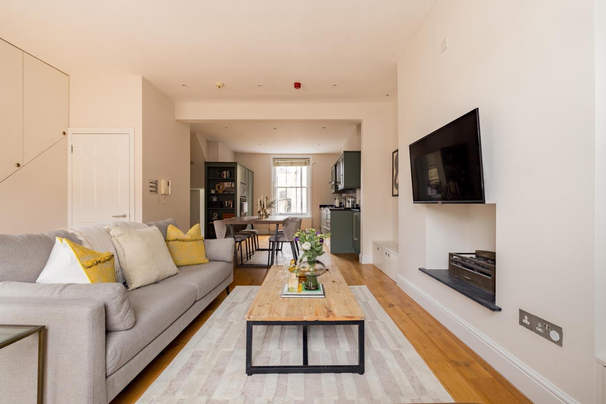The Chelsea Nest - Stylish 2bdr With Balcony *