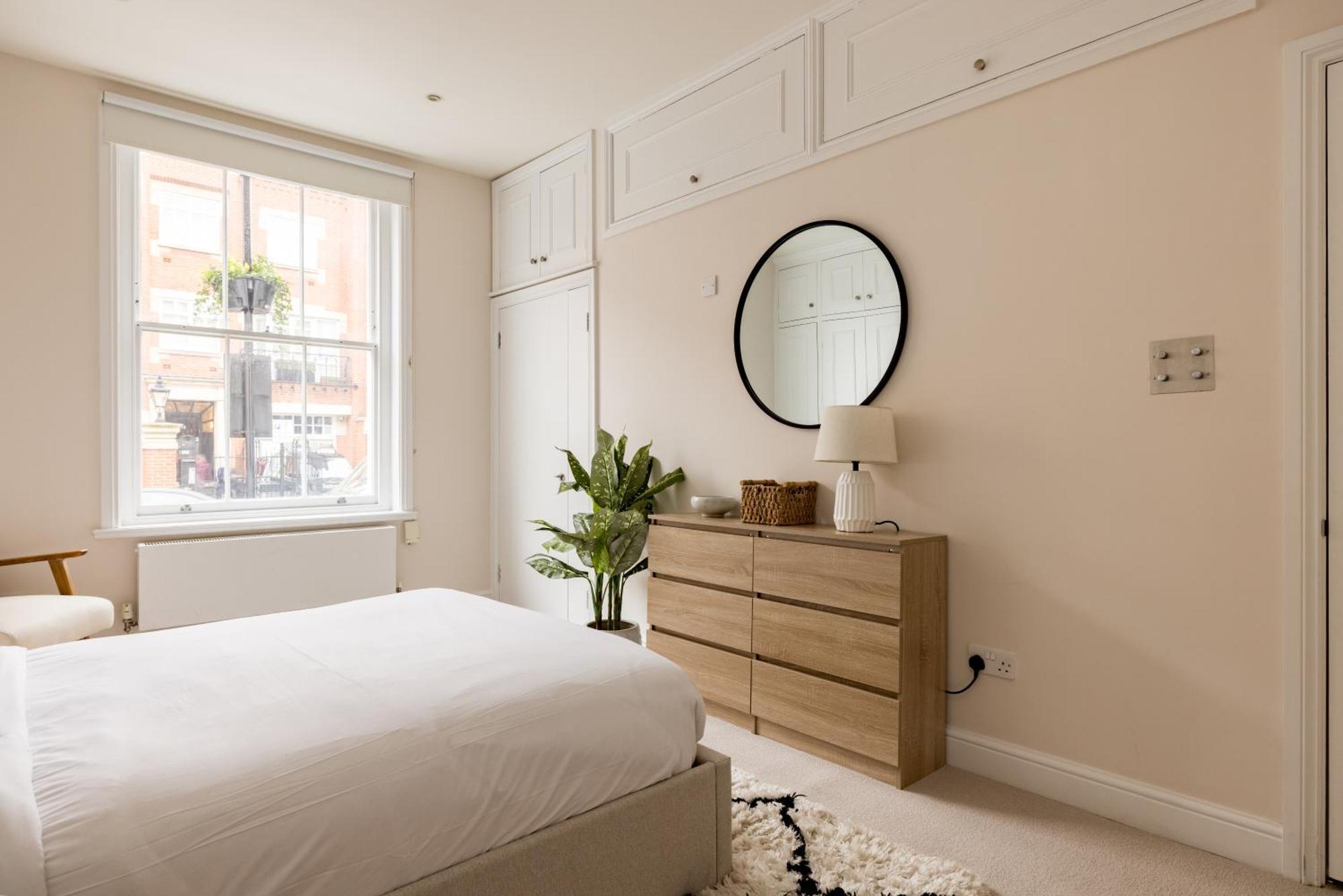 The Chelsea Nest - Stylish 2bdr With Balcony * London