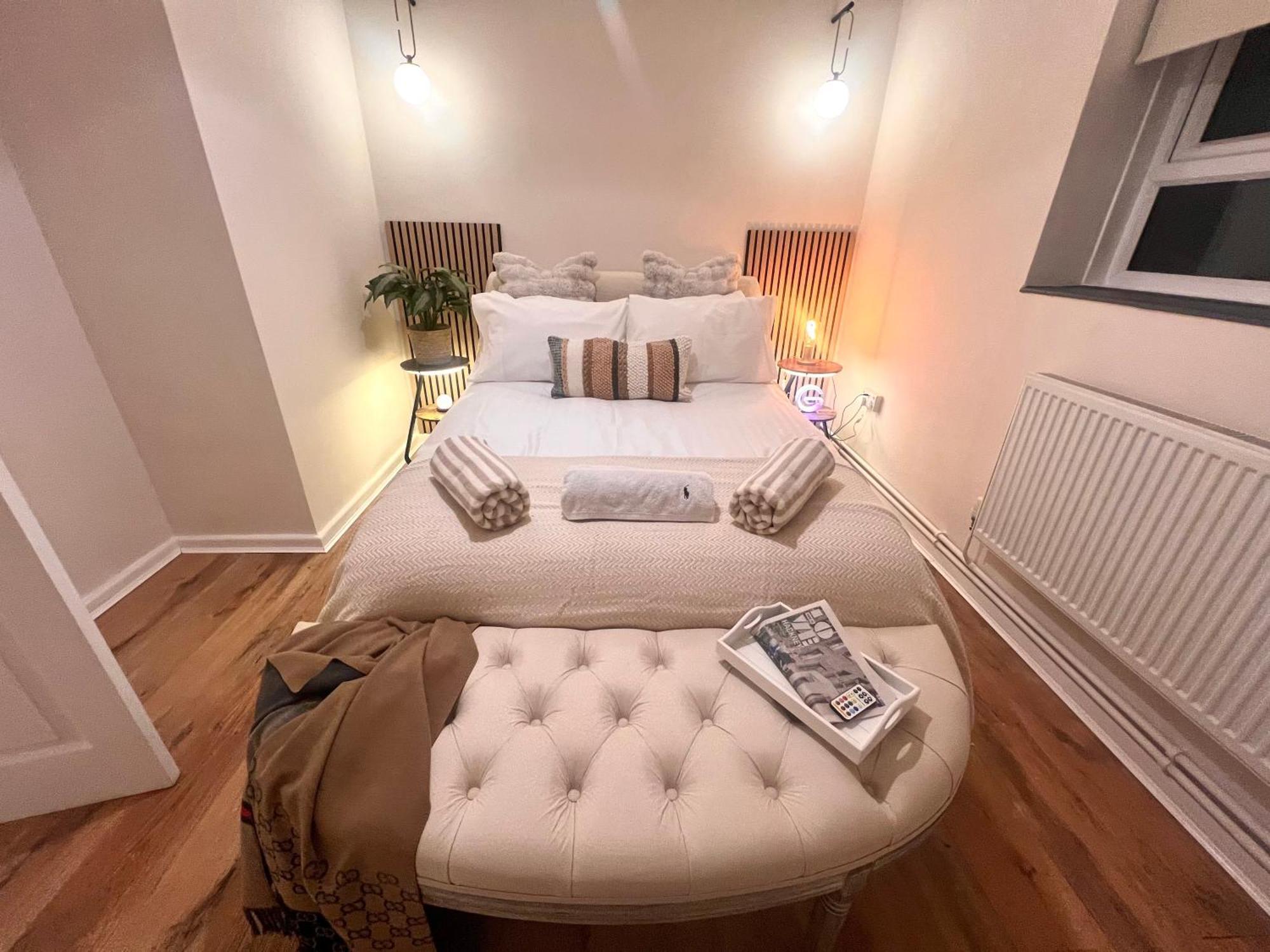 3 Minutes To Tower Of Trendy Shoreditch Recently Refurbished 3 Bedrooms Sleeps 8 Apartment *