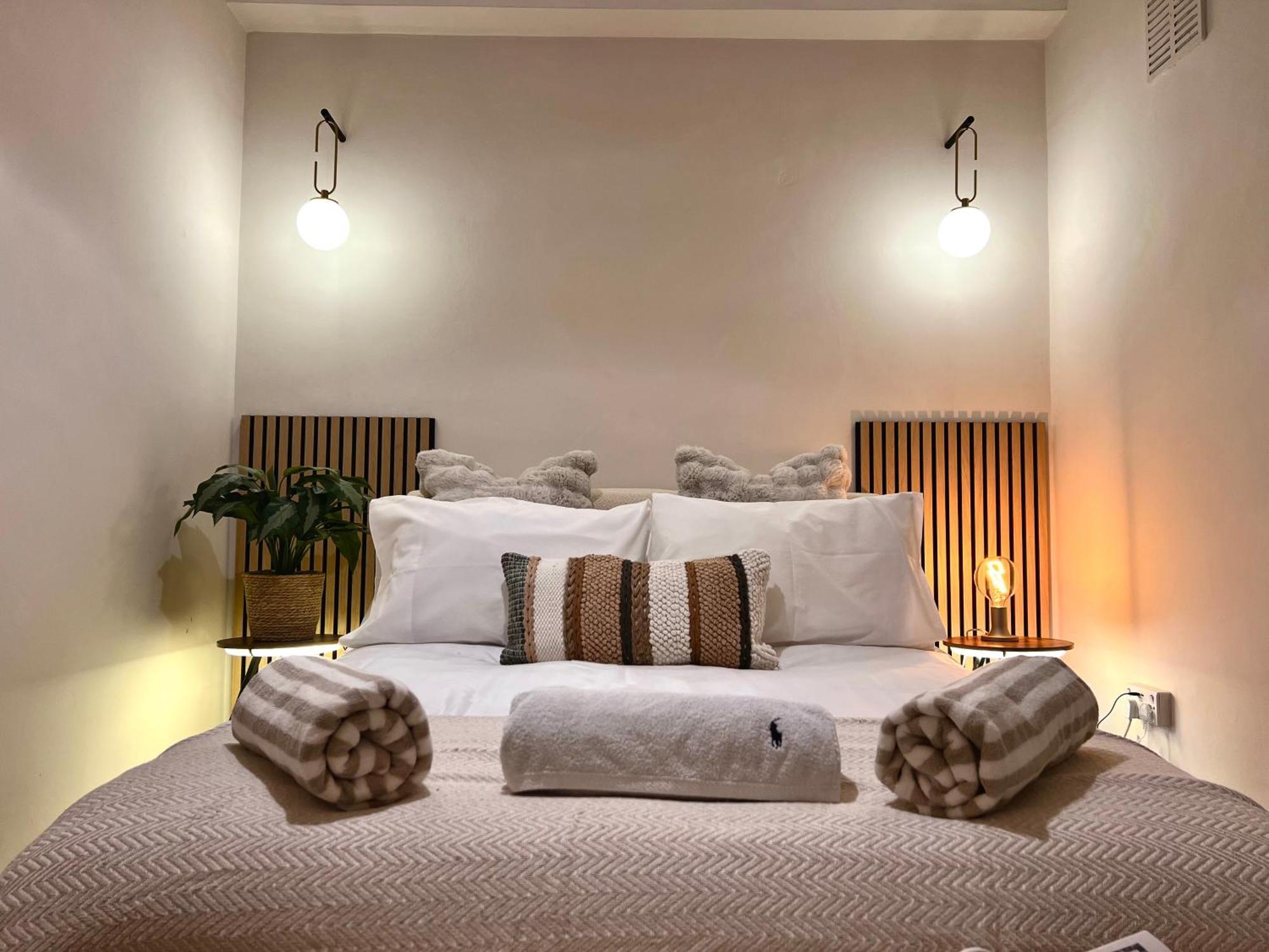 Apartment 3 Minutes To Tower Of Trendy Shoreditch Recently Refurbished 3 Bedrooms Sleeps 8 London