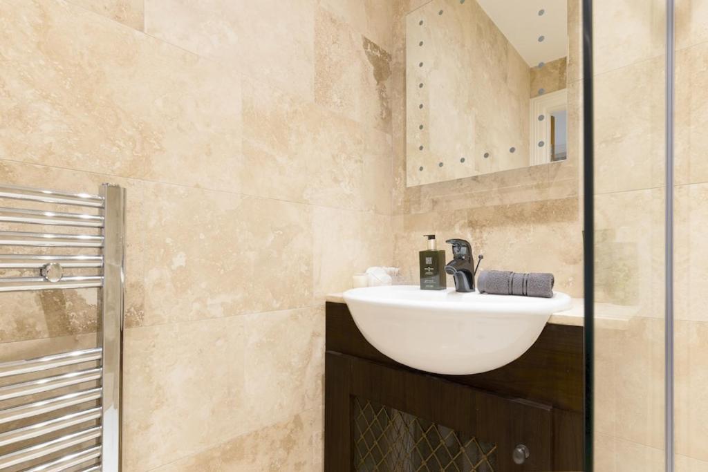 Refurbished Nov 2024 Discover The Exclusive Charm Of A Covent Garden Luxury Nomads *