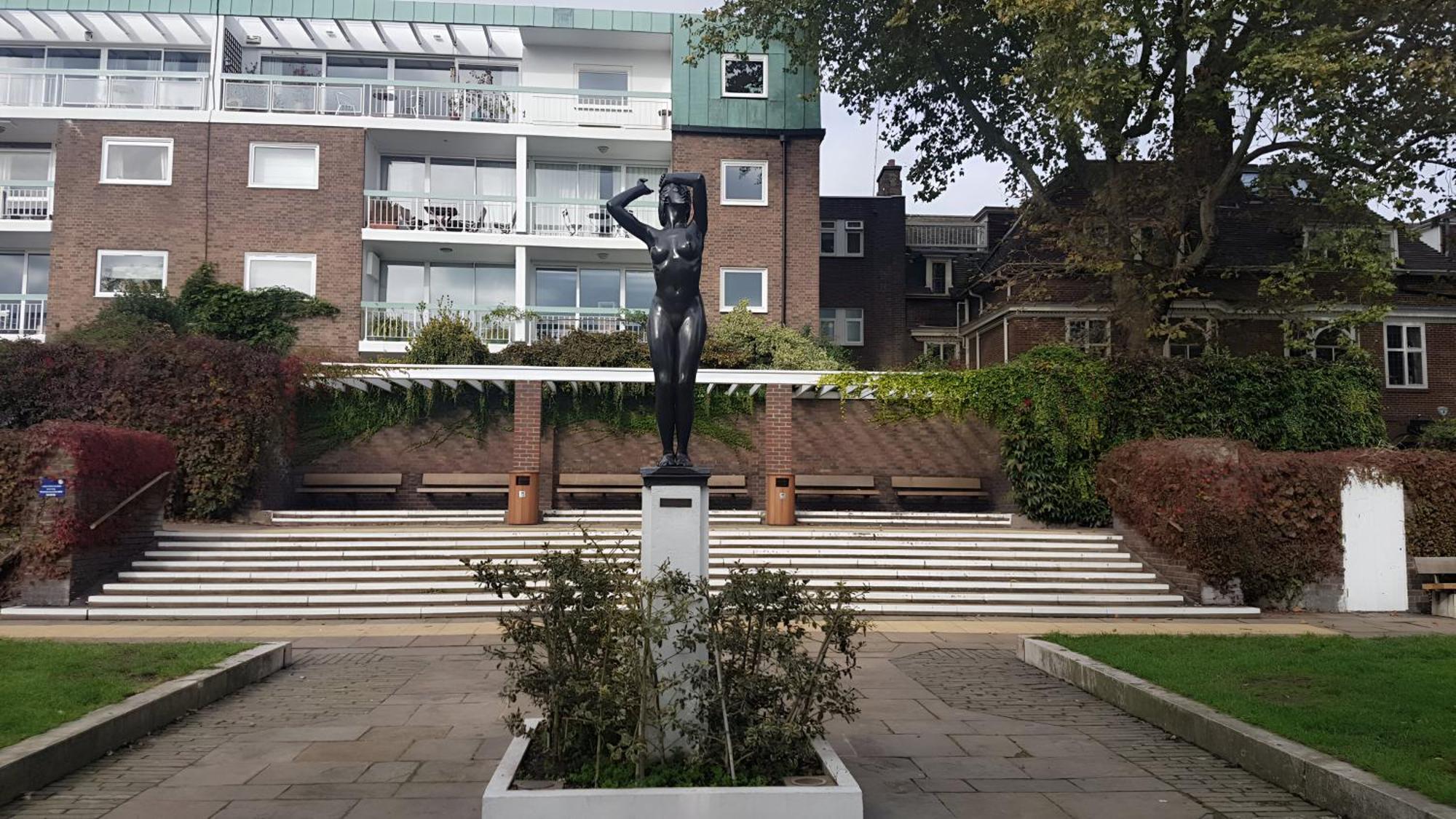 Conveniently Situated - Luxuriously Furnished! Apartment