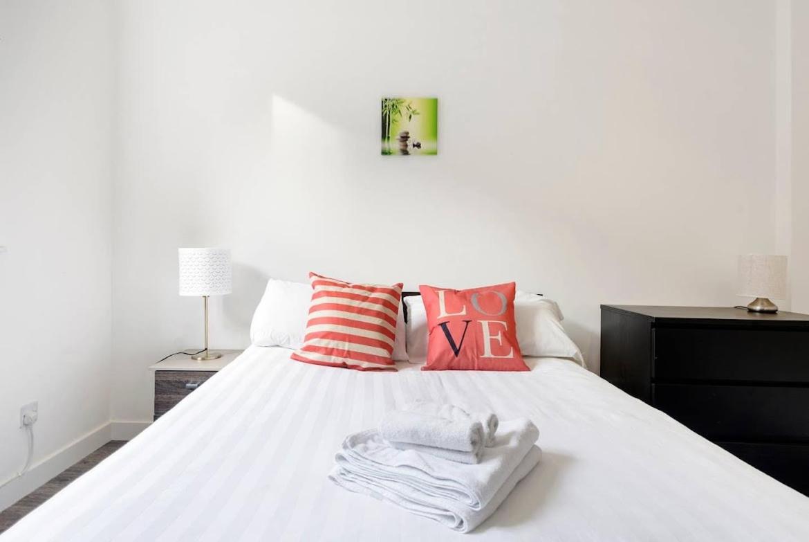 Flat 1 Apartment