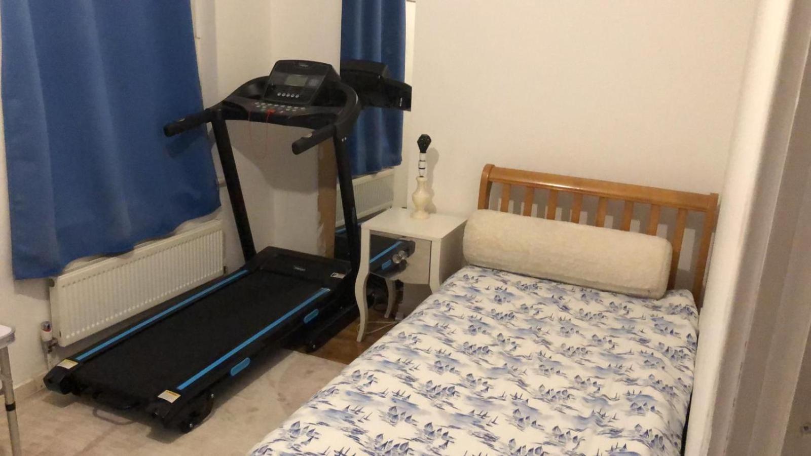 Prime Location - Cosy Room Dedicated Bathroom Homestay