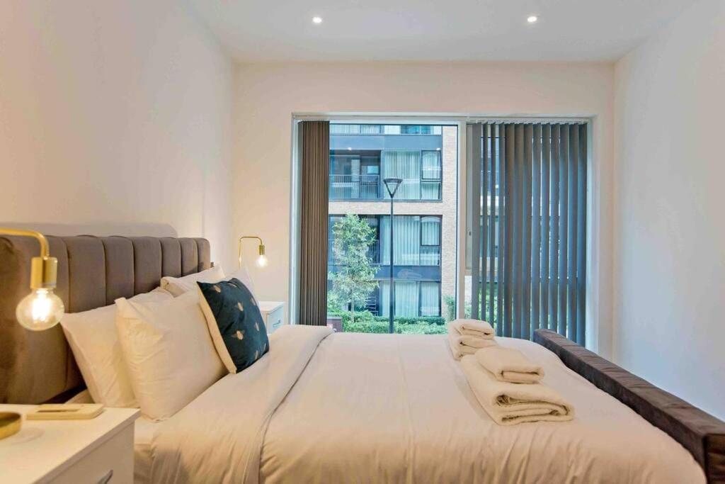 Stylish Flat In Chelsea Creek 11 Apartment