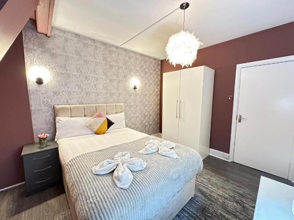Comfortable Family Near Apartment