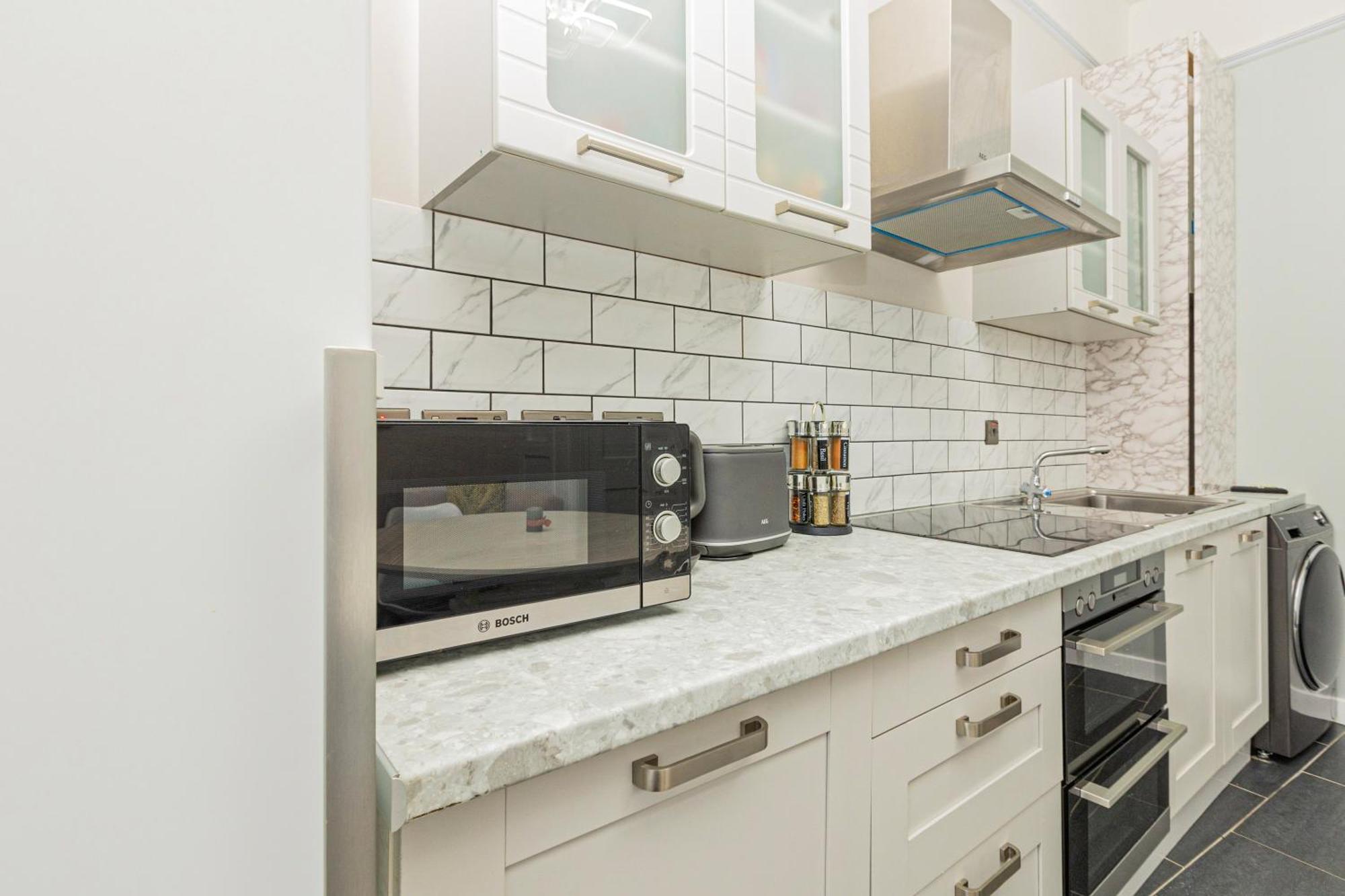 Apartment Vibrant 2 Bedroom Flat In Victorian House, Earl's Court *