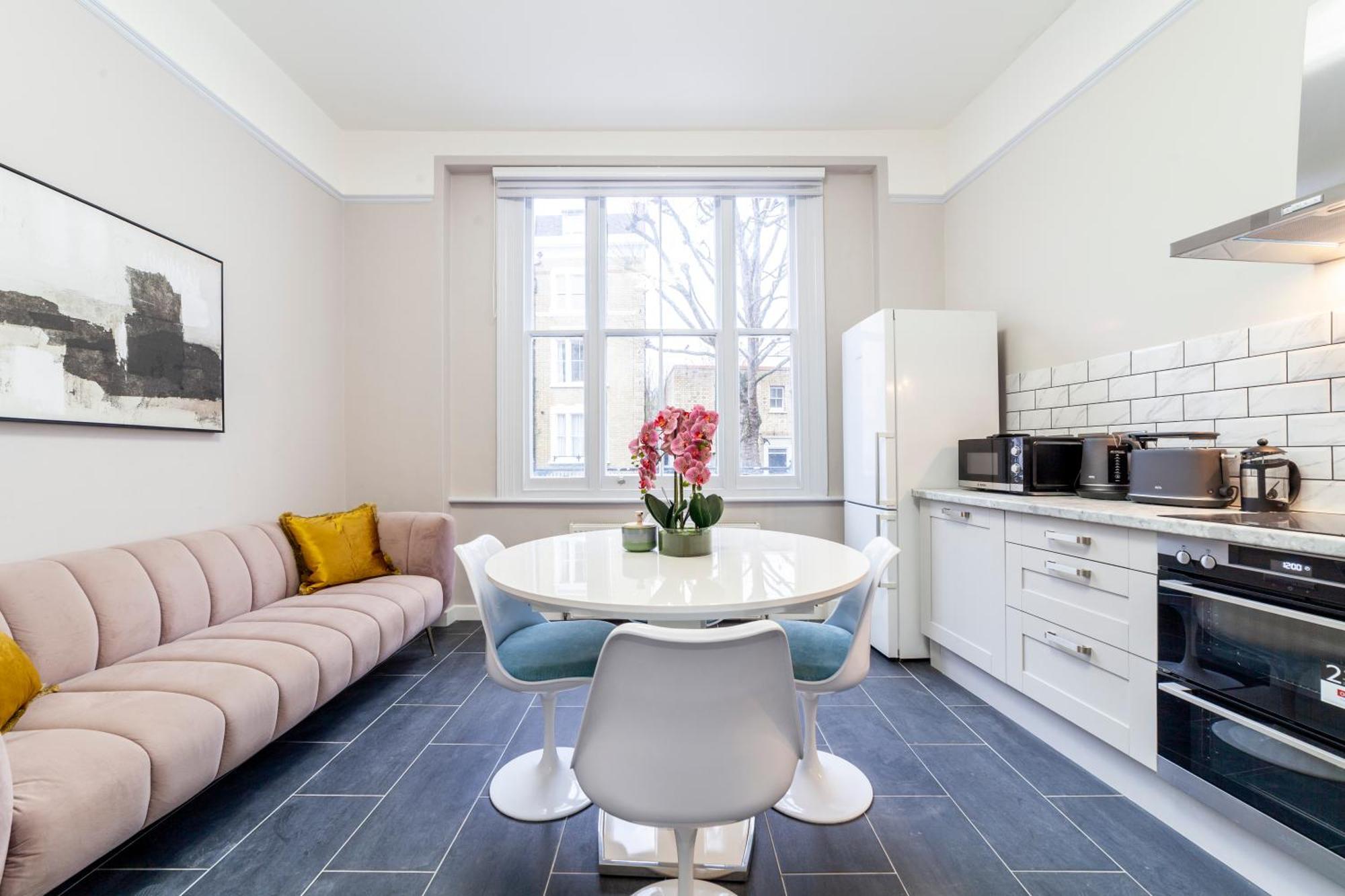 Vibrant 2 Bedroom Flat In Victorian House, Earl's Court Apartment London