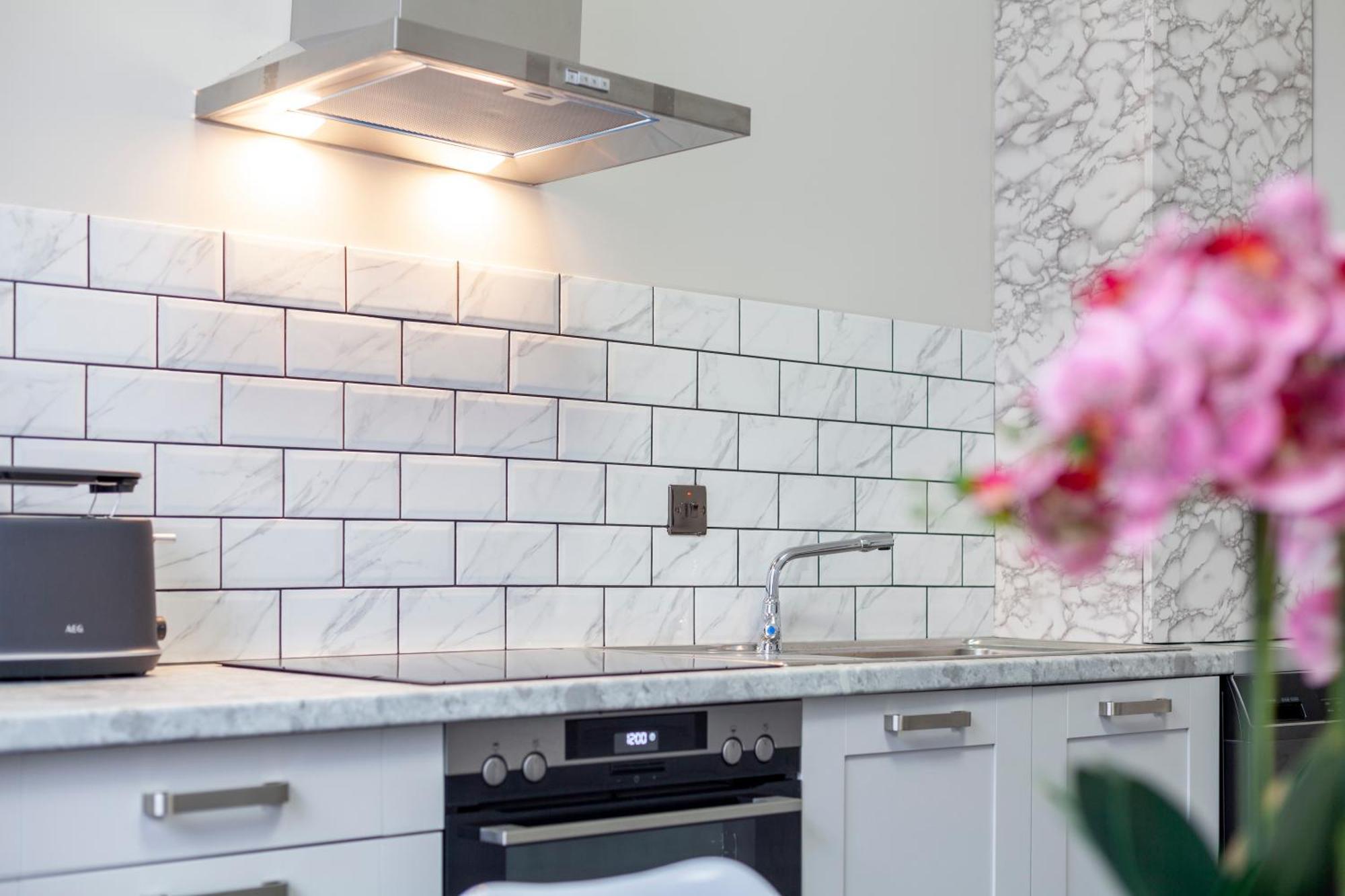 Vibrant 2 Bedroom Flat In Victorian House, Earl's Court London