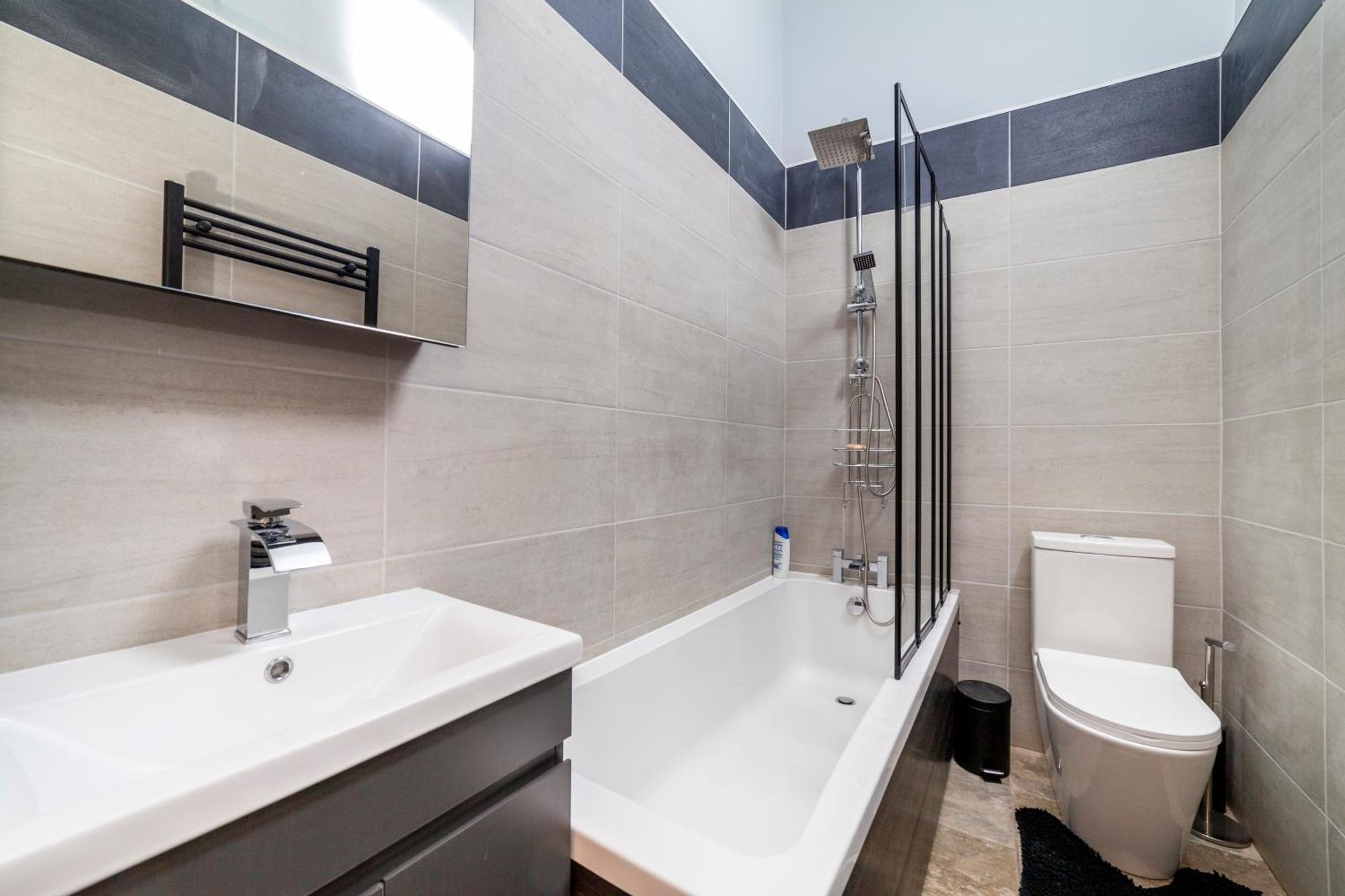 Apartment Vibrant 2 Bedroom Flat In Victorian House, Earl's Court London