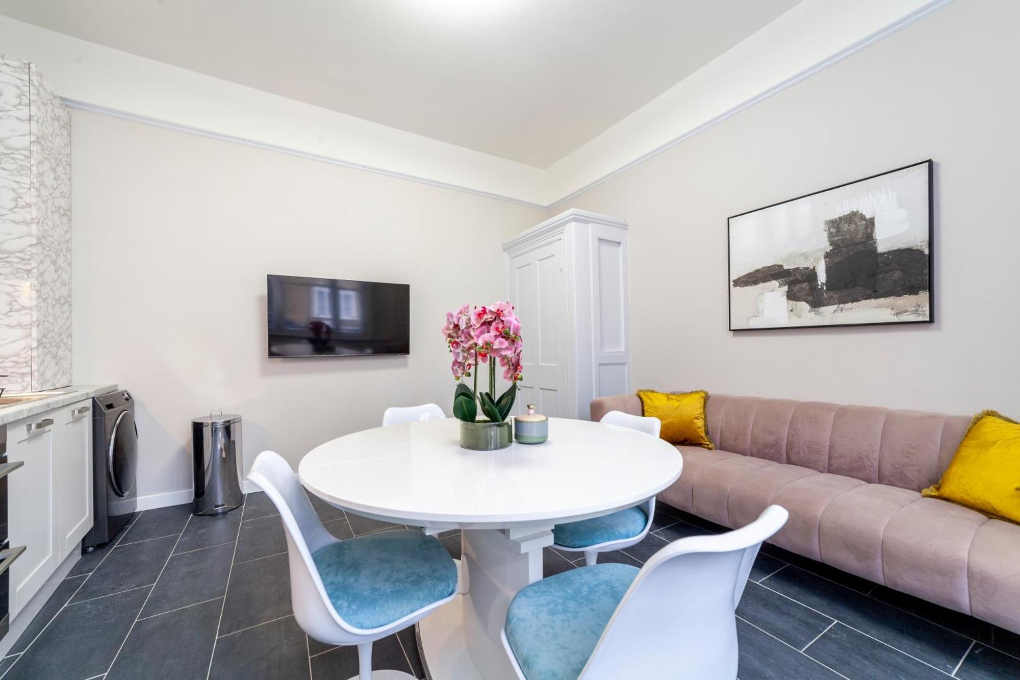 Vibrant 2 Bedroom Flat In Victorian House, Earl's Court Apartment London