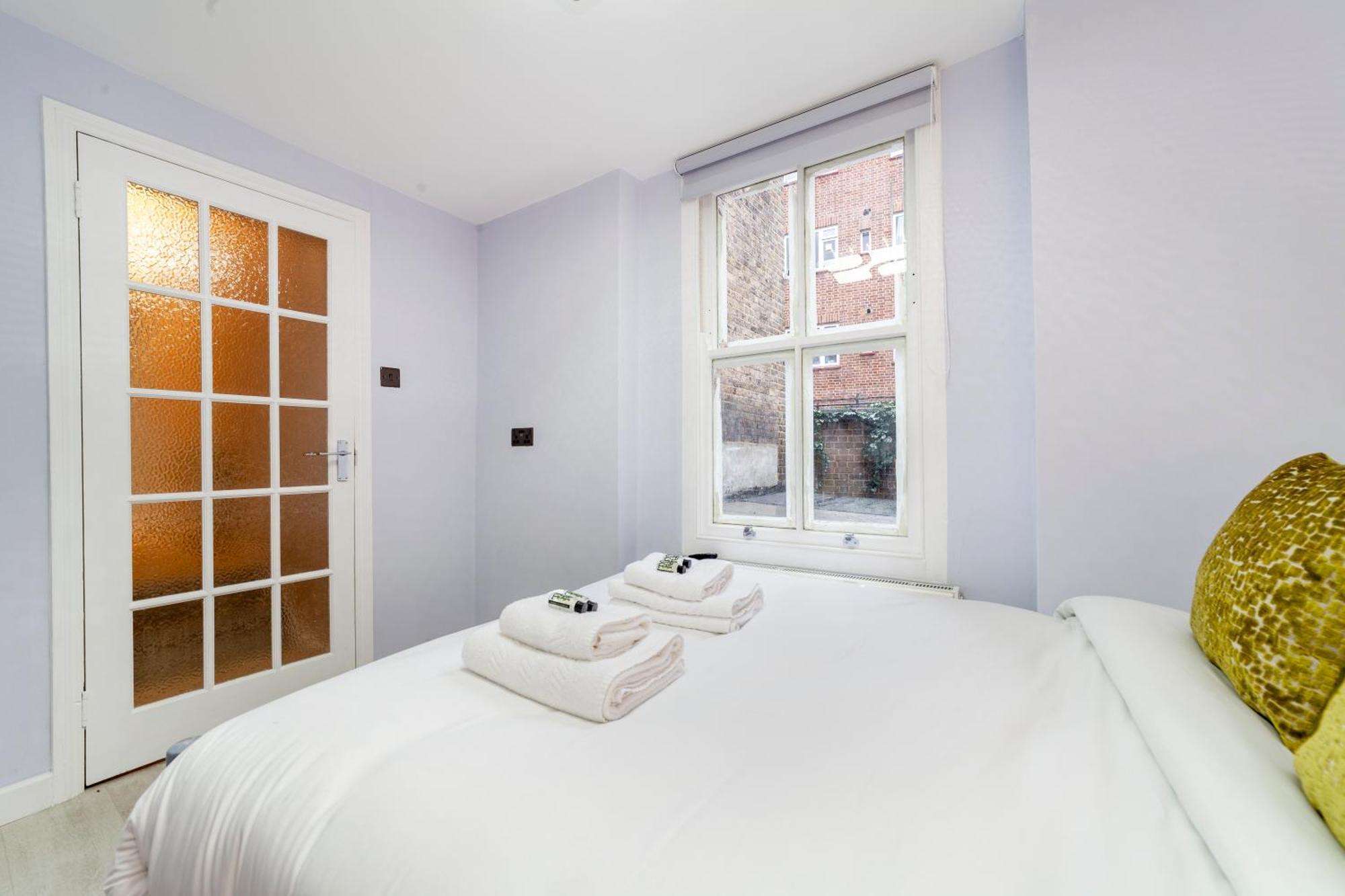 Vibrant 2 Bedroom Flat In Victorian House, Earl's Court Apartment