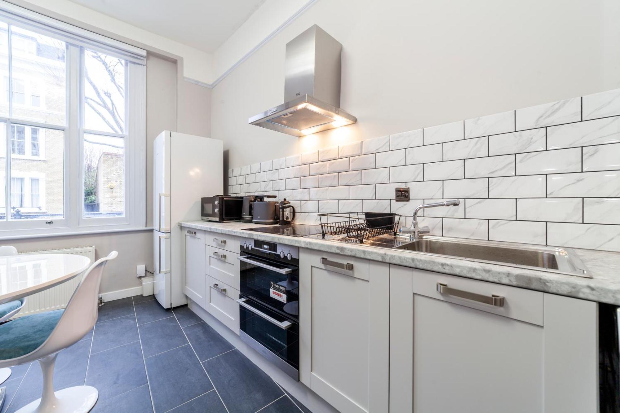Apartment Vibrant 2 Bedroom Flat In Victorian House, Earl's Court *