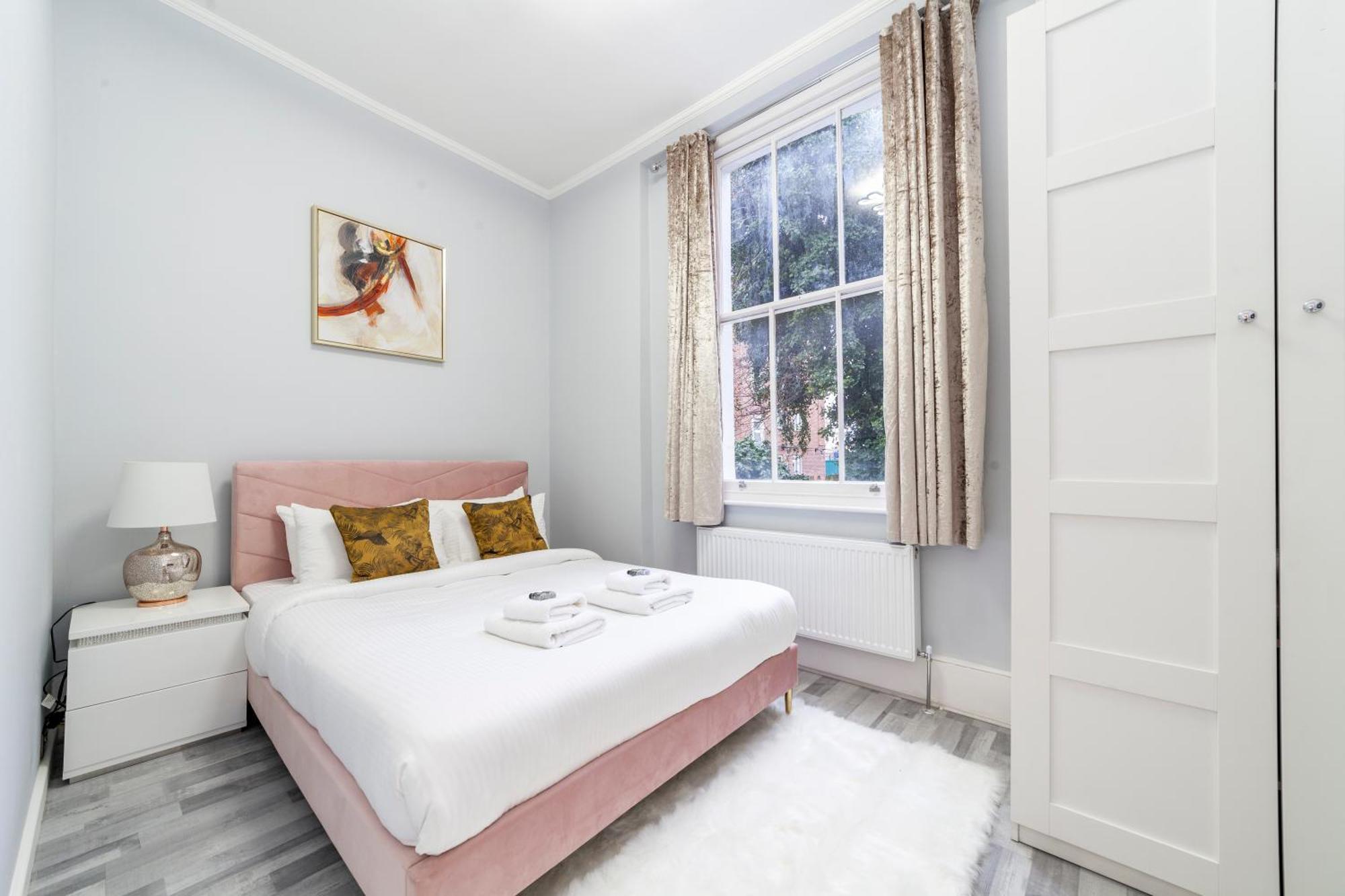 Vibrant 2 Bedroom Flat In Victorian House, Earl's Court