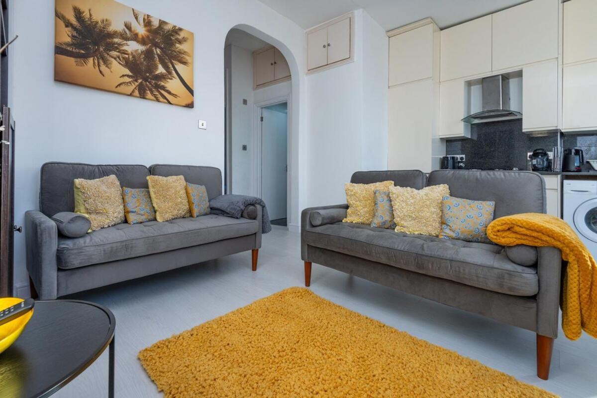 Comfy Flat Near Portobello Road Apartment