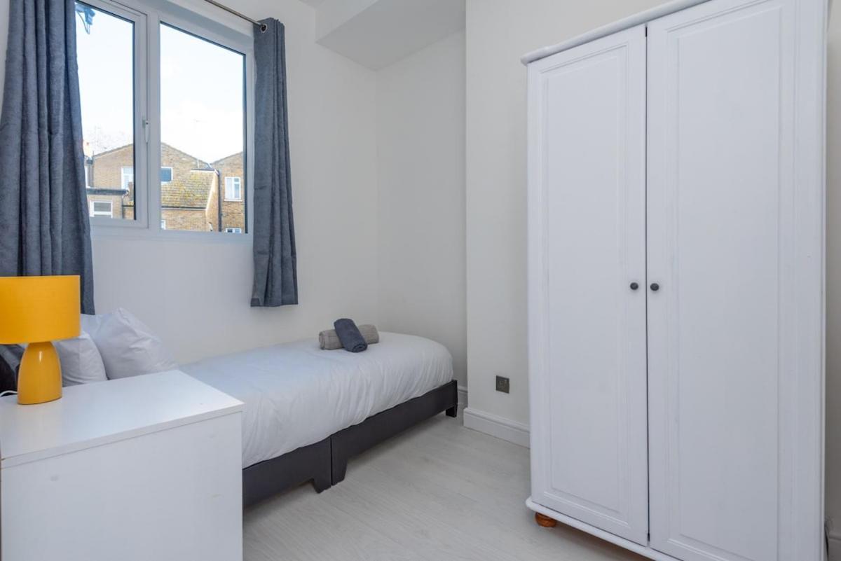Comfy Flat Near Portobello Road * London
