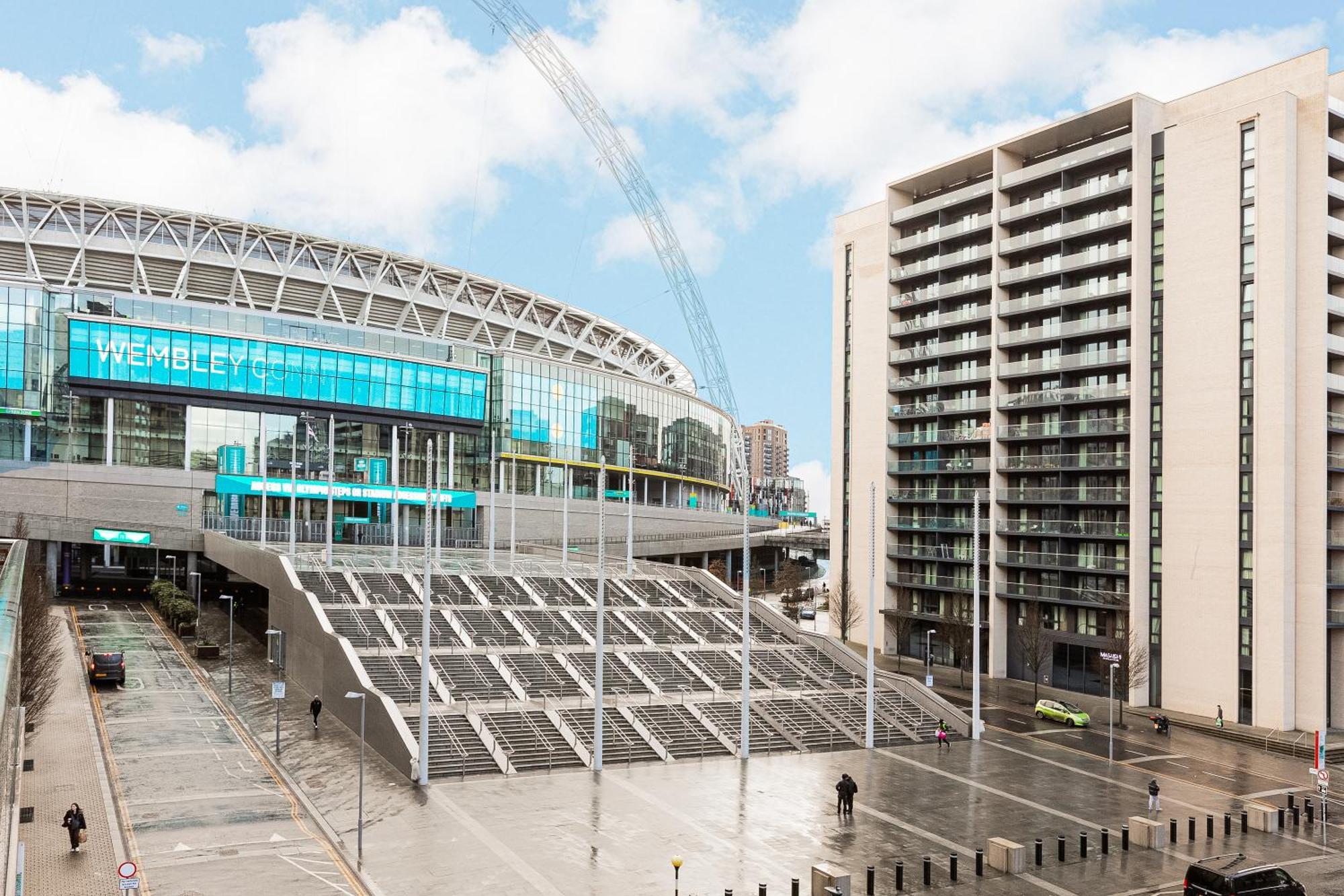 Bright New Flat Overlooking The Wembley Stadium *