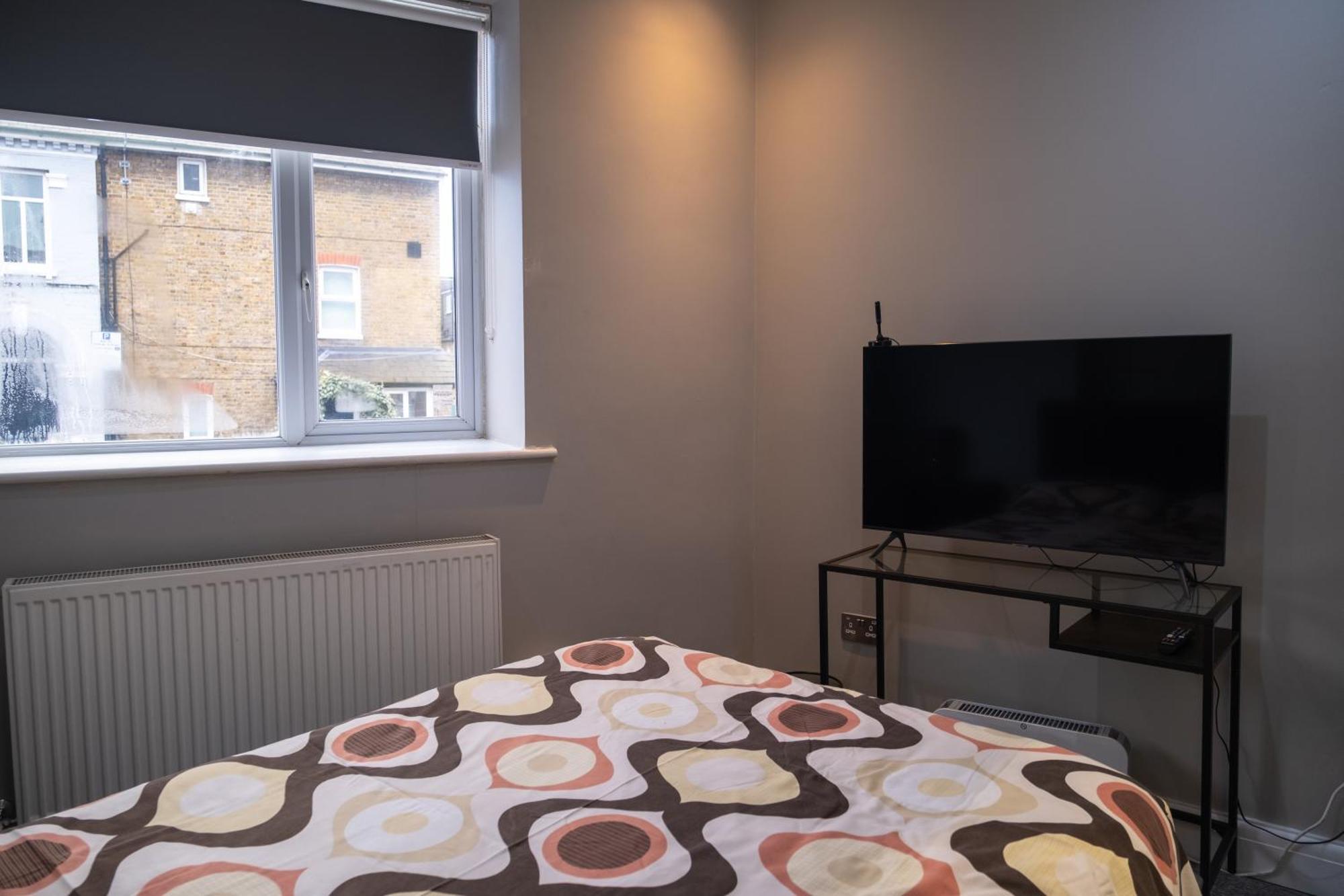 Zone 2 Spacious Two-bedroom With Parking *