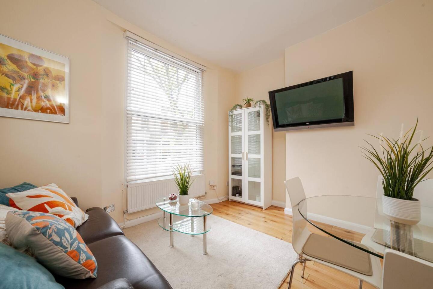 Charming & Modern Apartment, Heart Of Notting Hill, Prime Location, Close To Kensington Palace & Oxford Street London