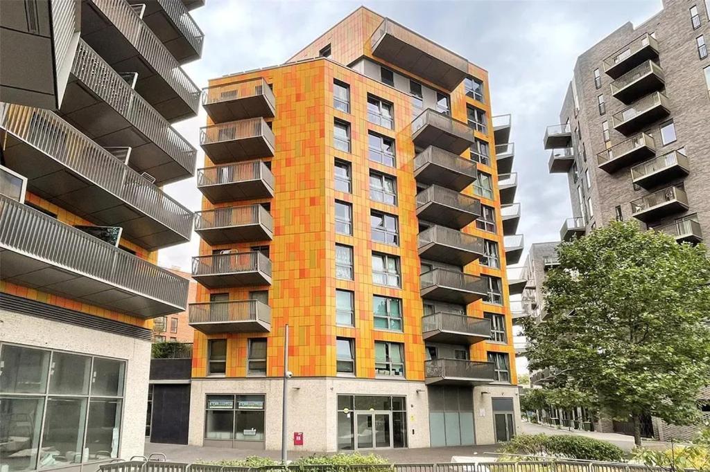 Station 5 Minutes, Balcony , 10 Minutes To O2 Arena * London