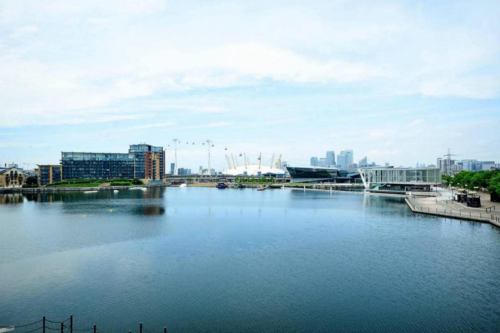 Station 5 Minutes, Balcony , 10 Minutes To O2 Arena * London