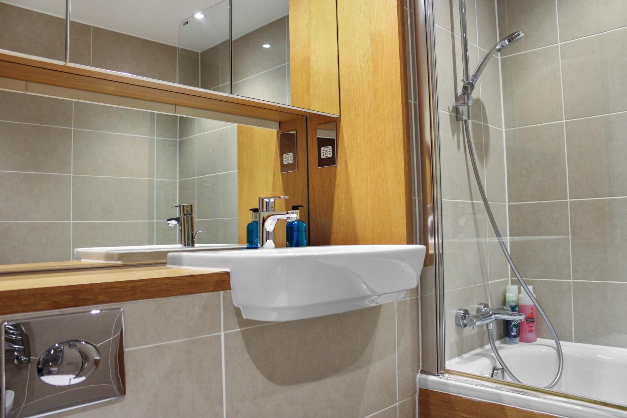 Station 5 Minutes, Balcony , 10 Minutes To O2 Arena Apartment *