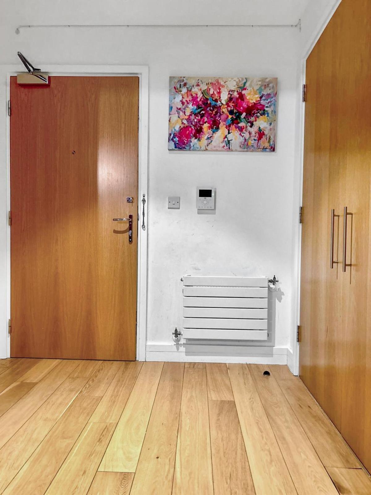 Apartment Station 5 Minutes, Balcony , 10 Minutes To O2 Arena *