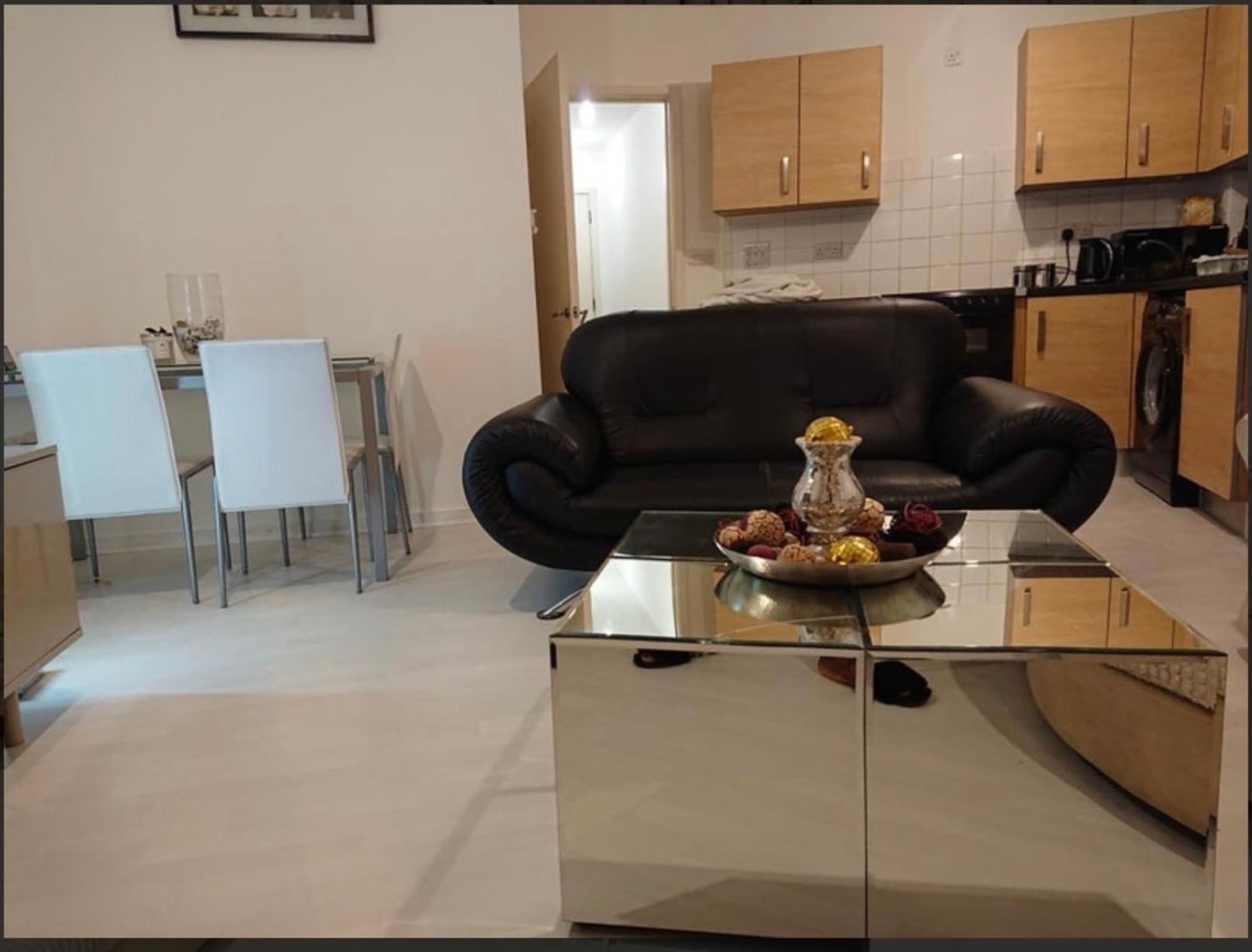 Apartment Lovely Private Bedroom In London