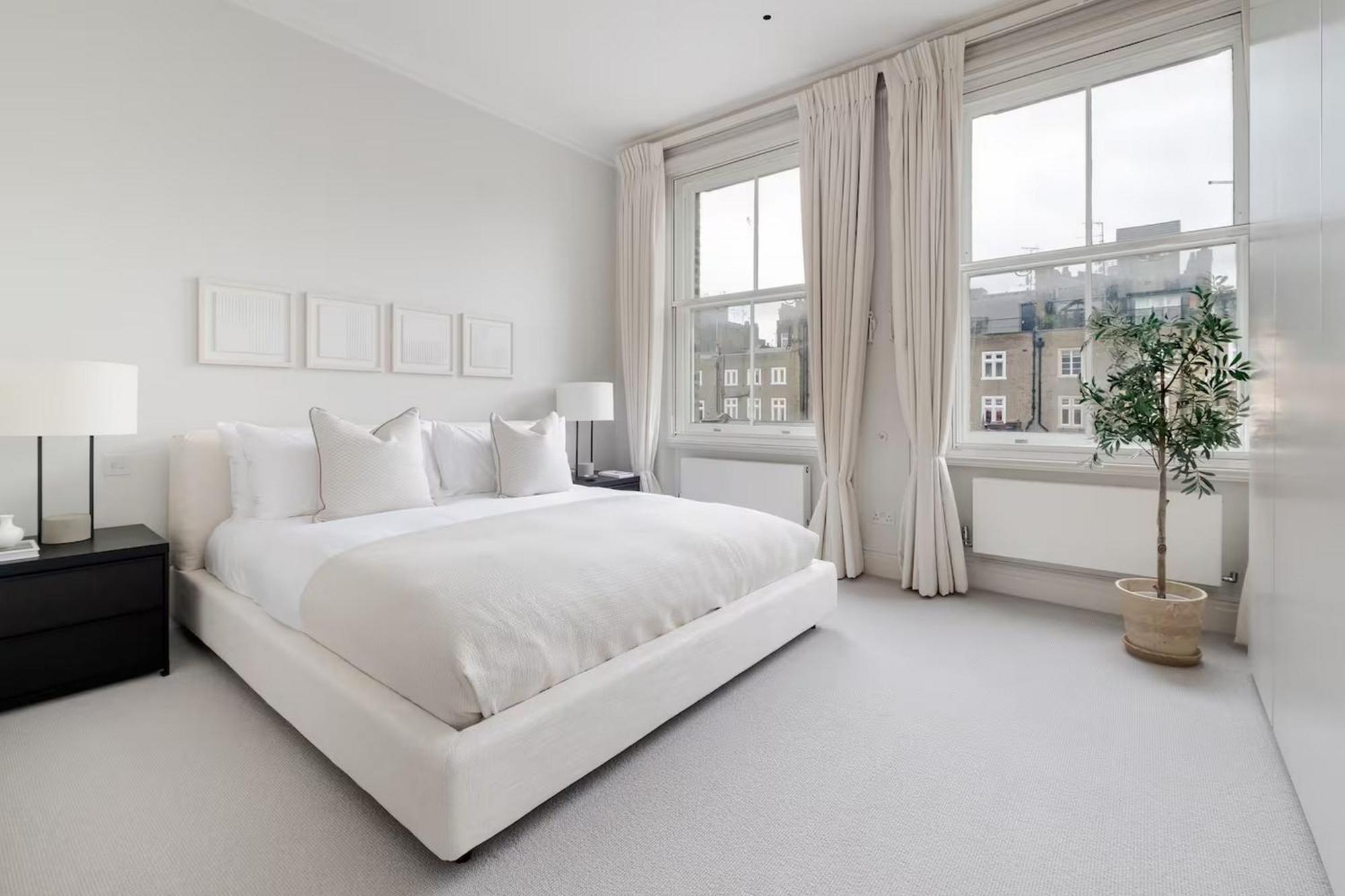 Exquisite Single-level Knightsbridge Flat Wlift * London