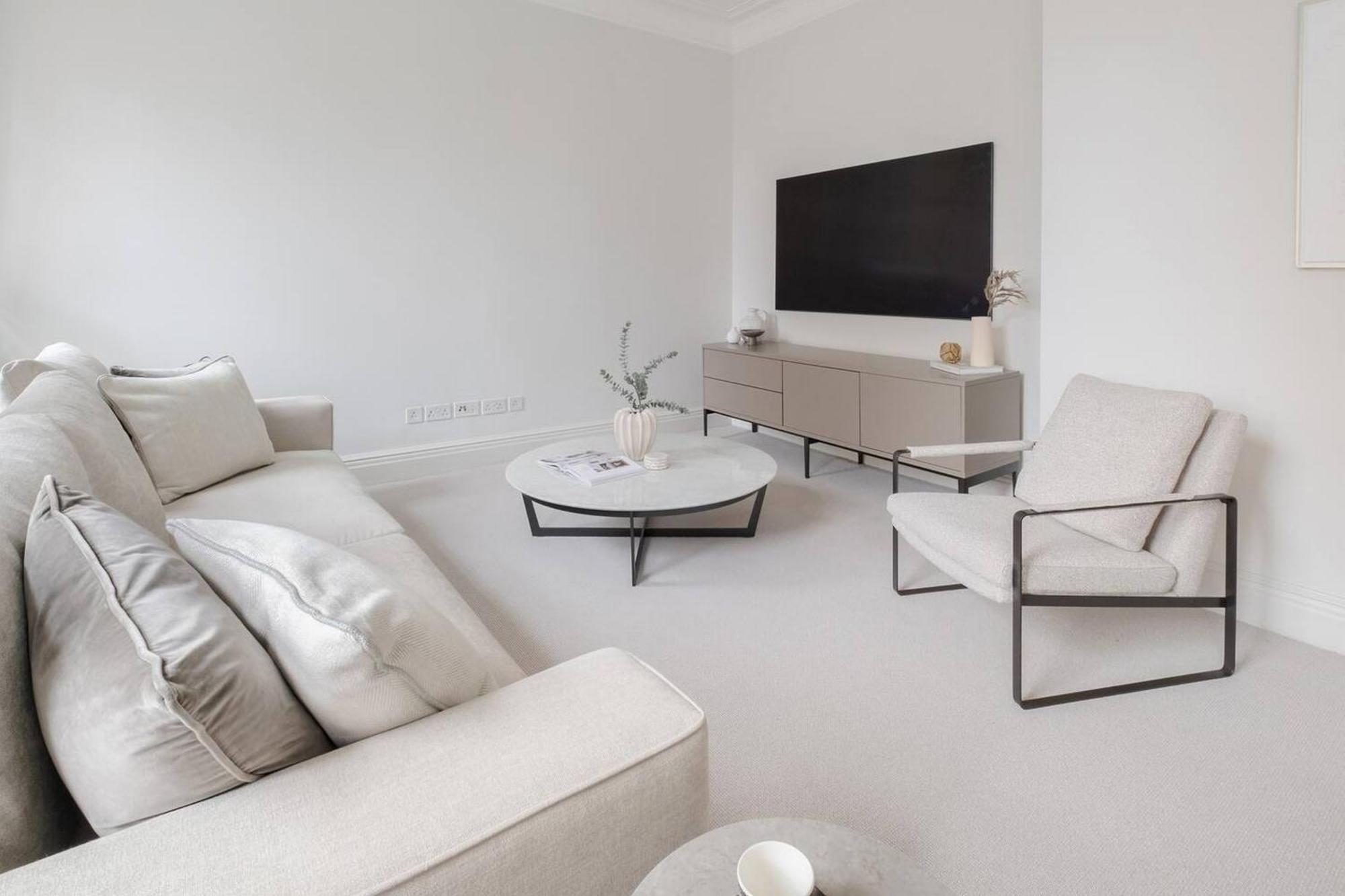 Exquisite Single-level Knightsbridge Flat Wlift London