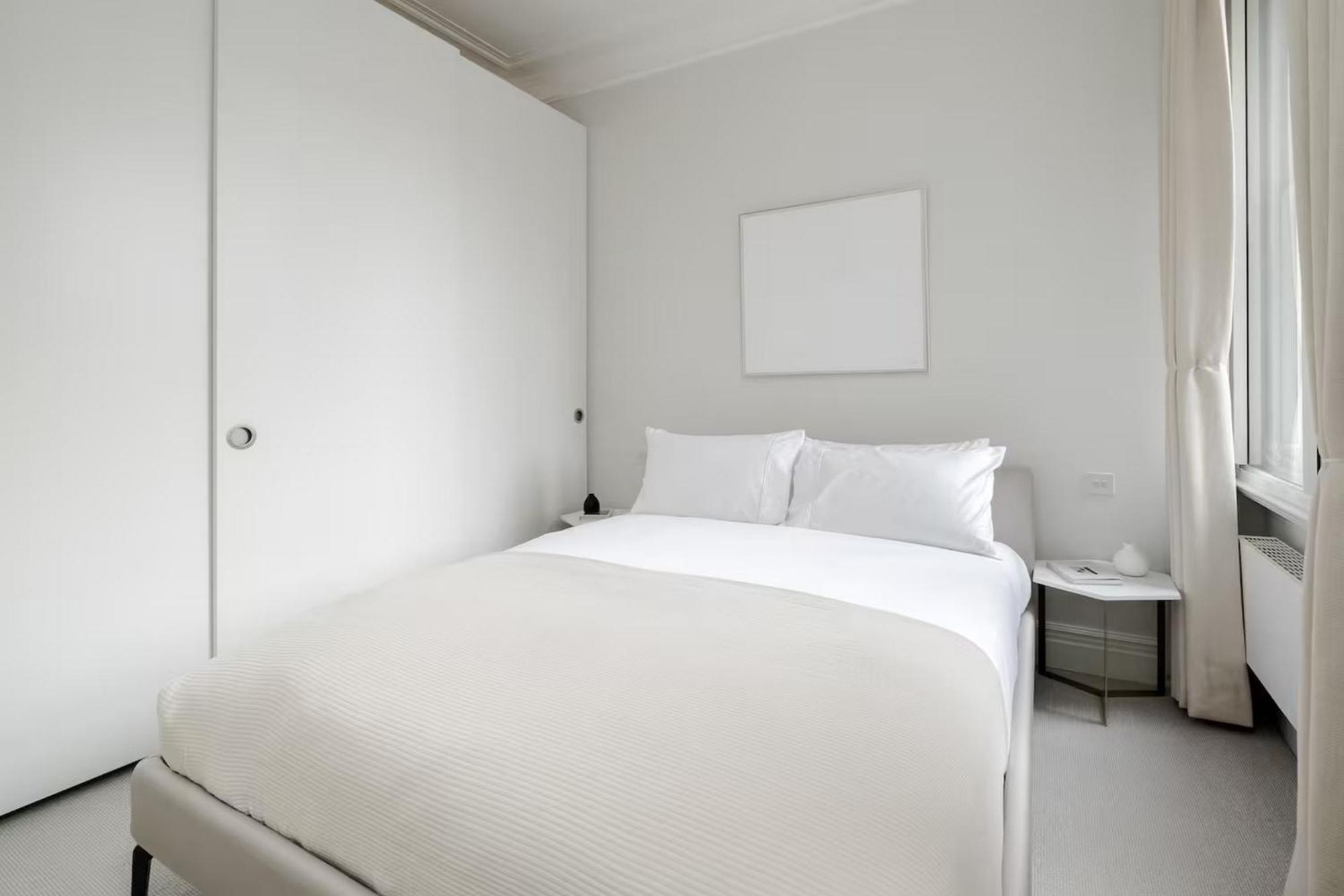 Exquisite Single-level Knightsbridge Flat Wlift * London