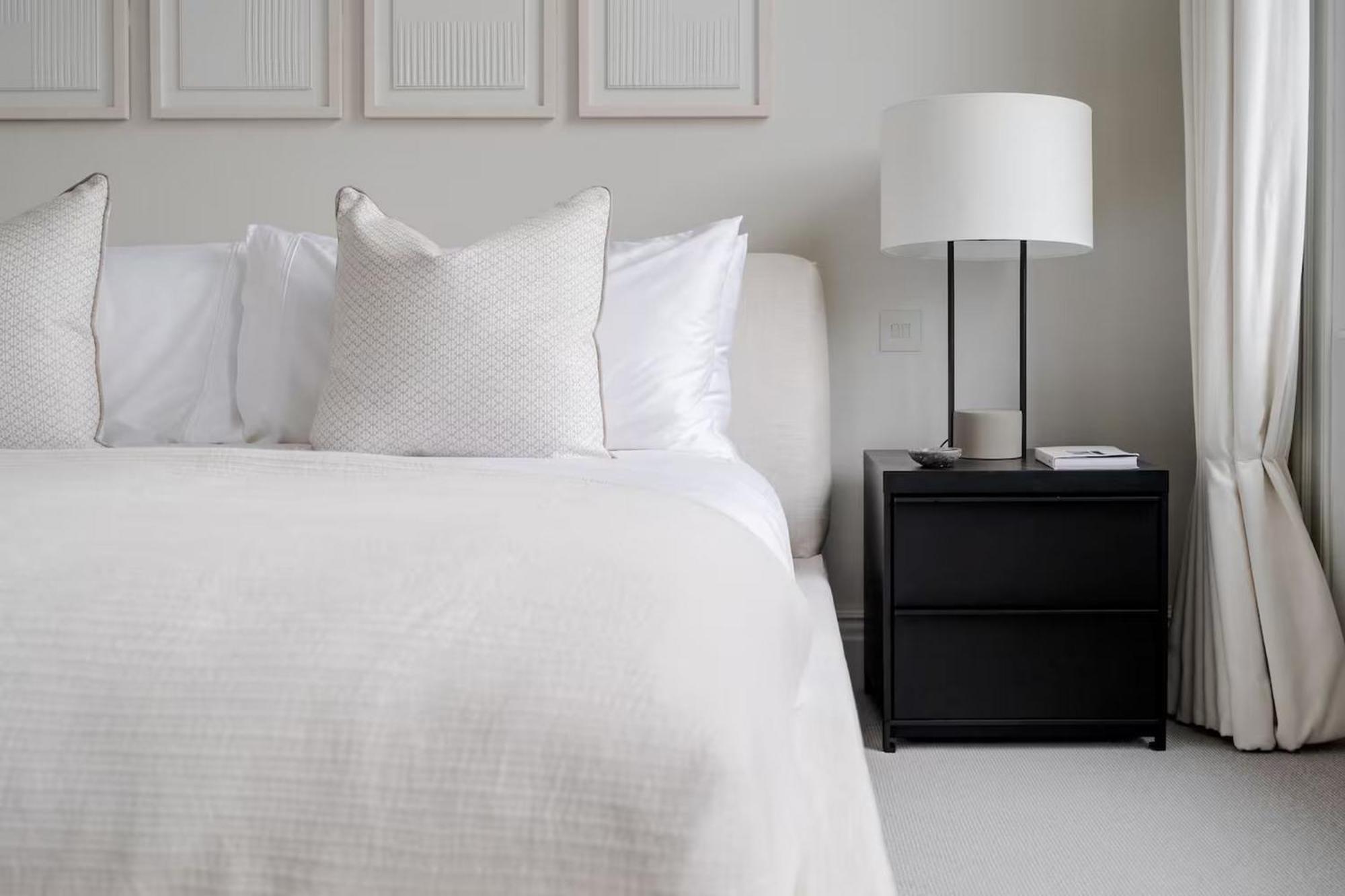 Exquisite Single-level Knightsbridge Flat Wlift