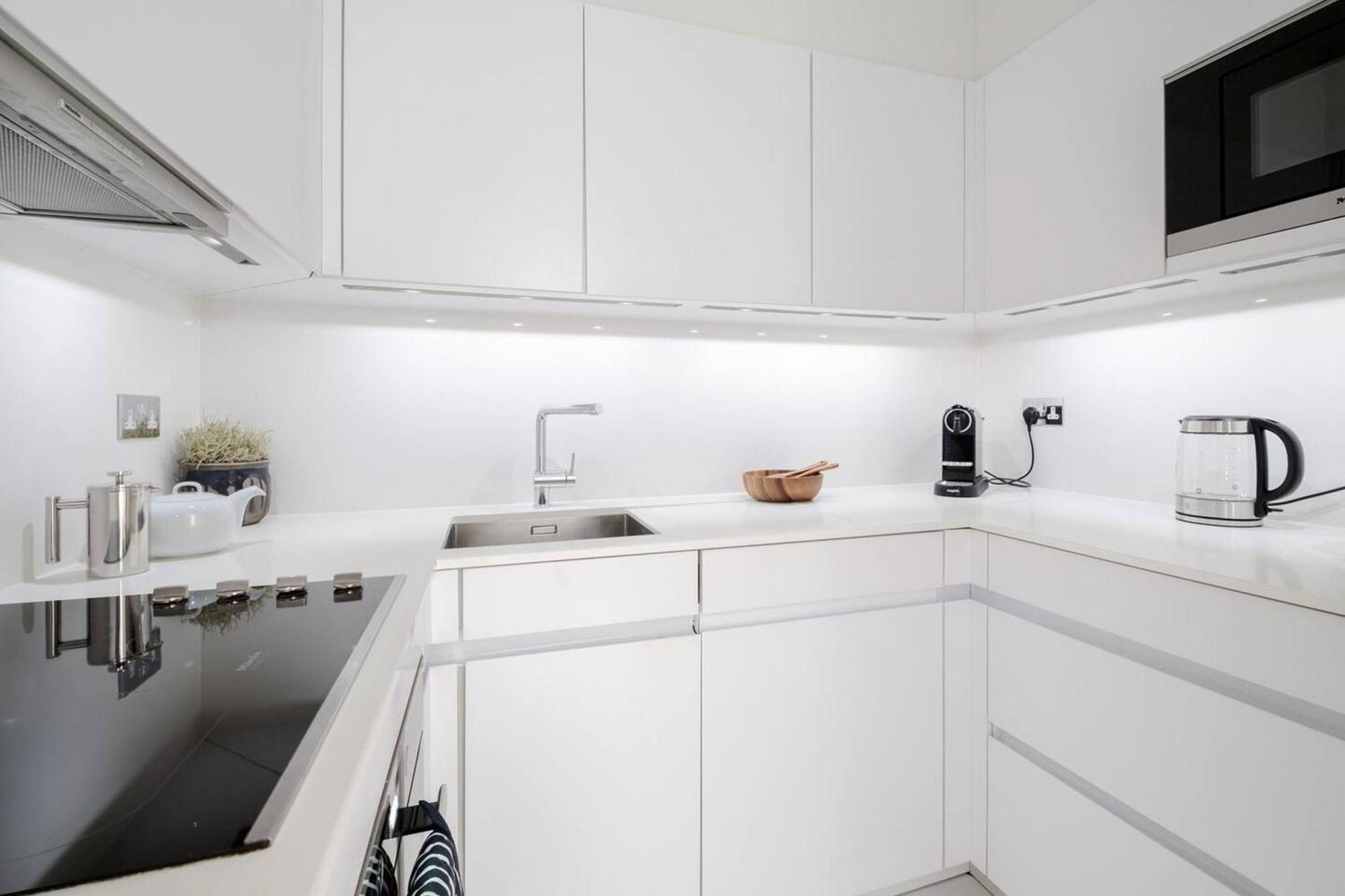 Exquisite Single-level Knightsbridge Flat Wlift * London