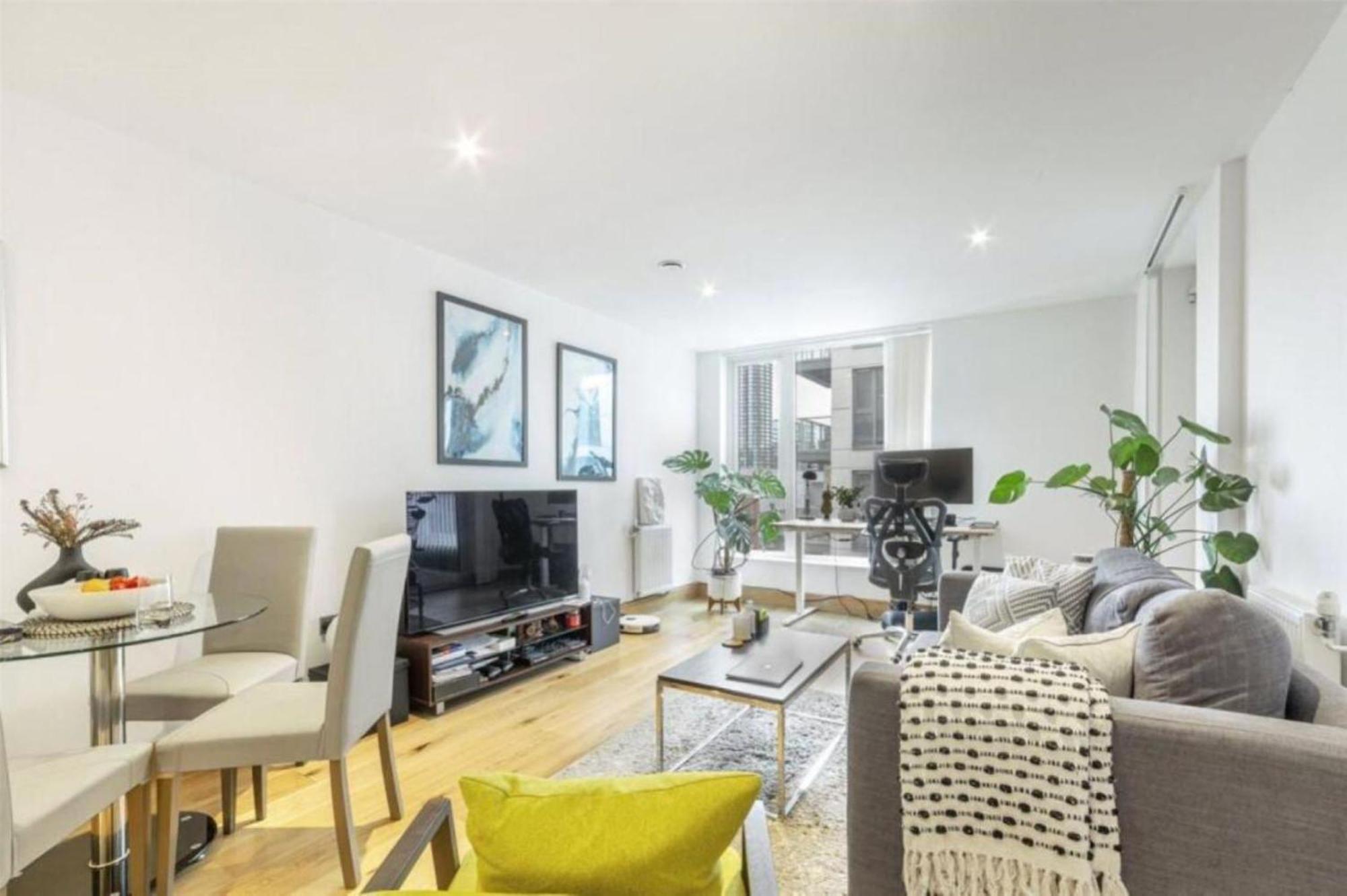 Beautiful Modern 2 Bedroom With Balcony Apartment