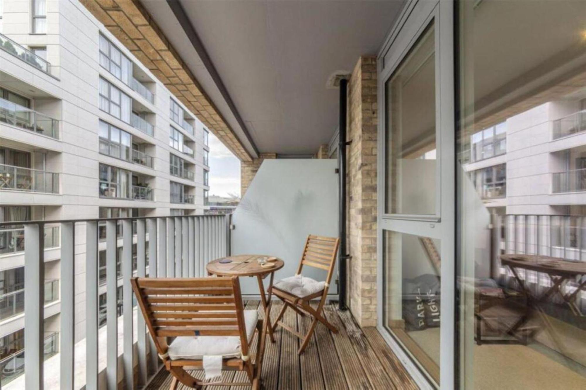 Beautiful Modern 2 Bedroom With Balcony Apartment