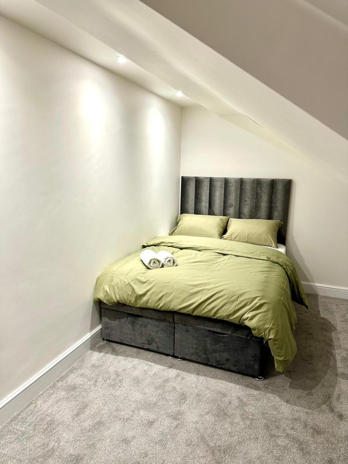 One Bed Apartment *