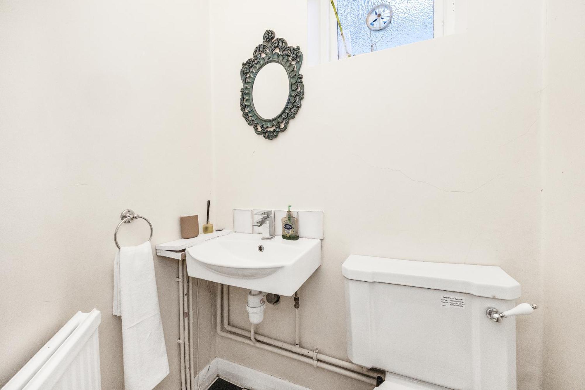 Boho 3-bed With Garden In Camden Next To Tube * London