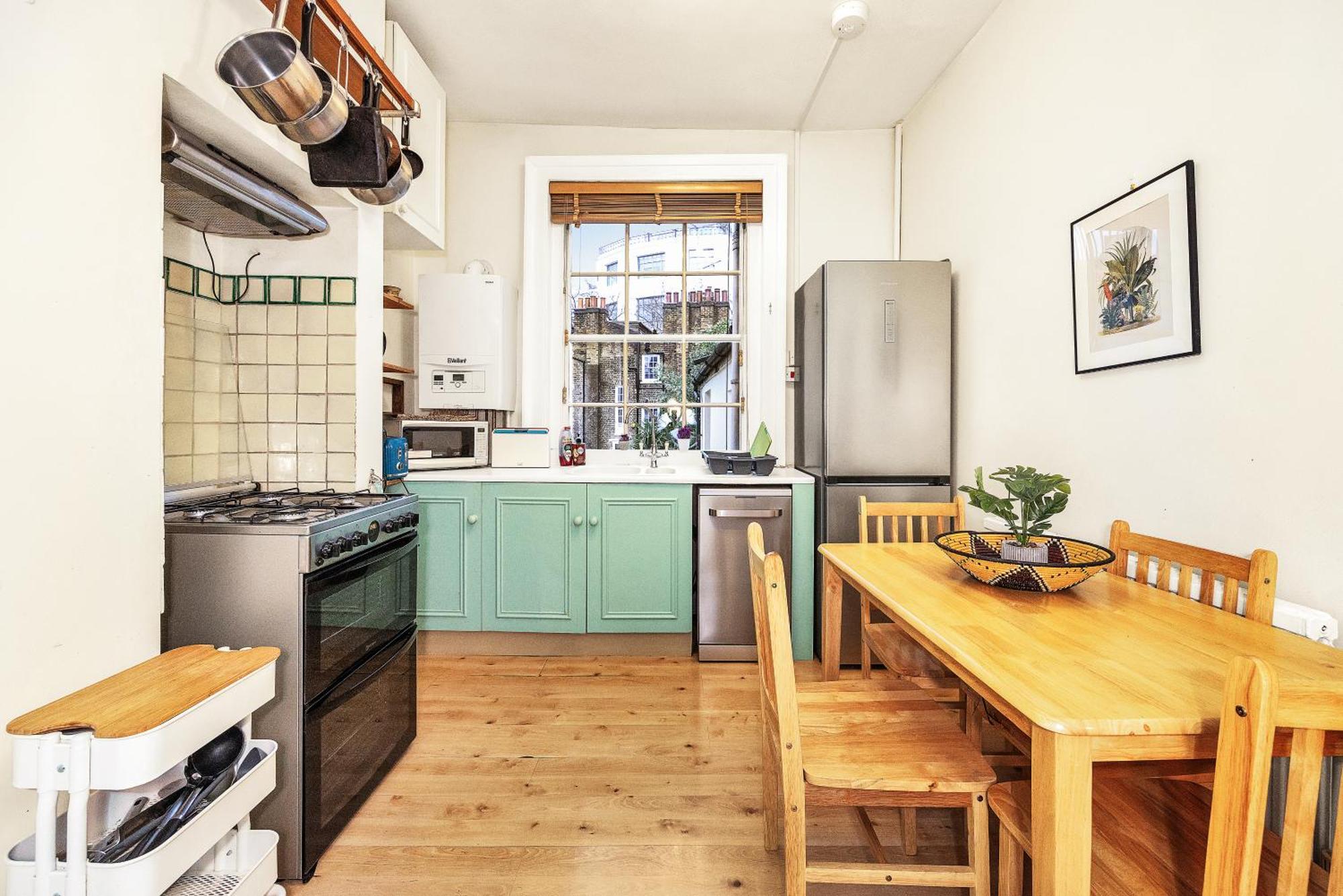 Boho 3-bed With Garden In Camden Next To Tube London