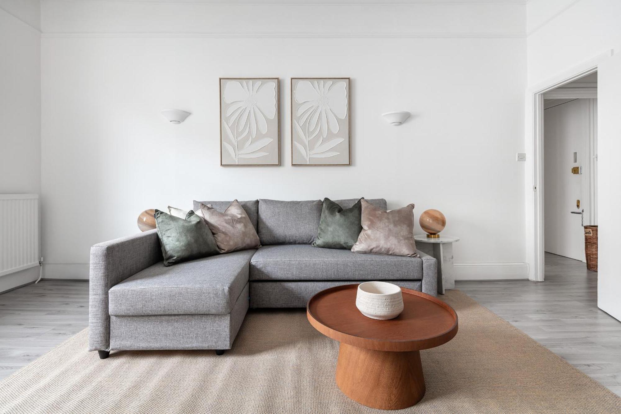 Experience Kensington Class In 2bd Apartment London