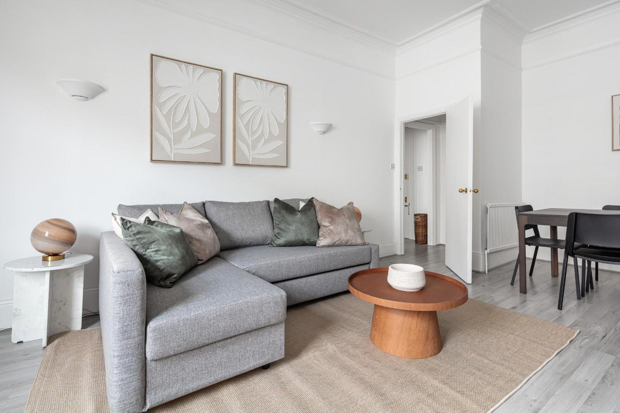 Experience Kensington Class In 2bd Apartment *