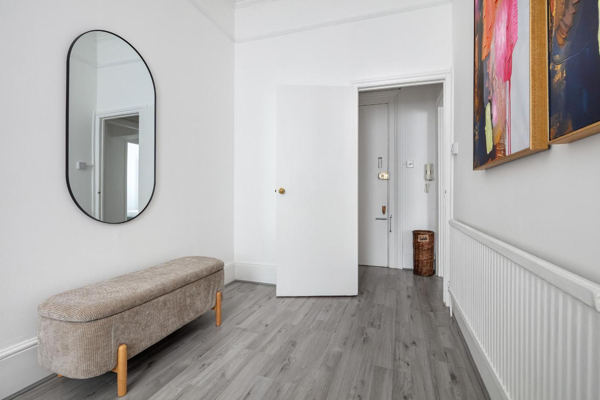 Experience Kensington Class In 2bd Apartment *