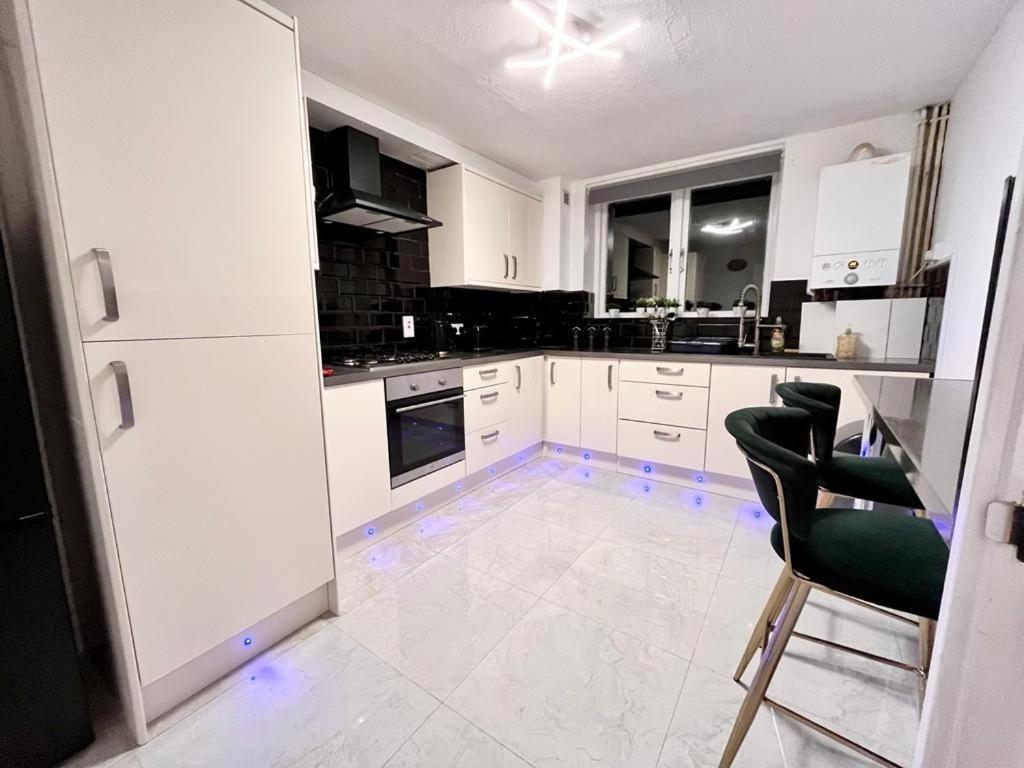 4 Bedroom Maisonette Camden Islington * London