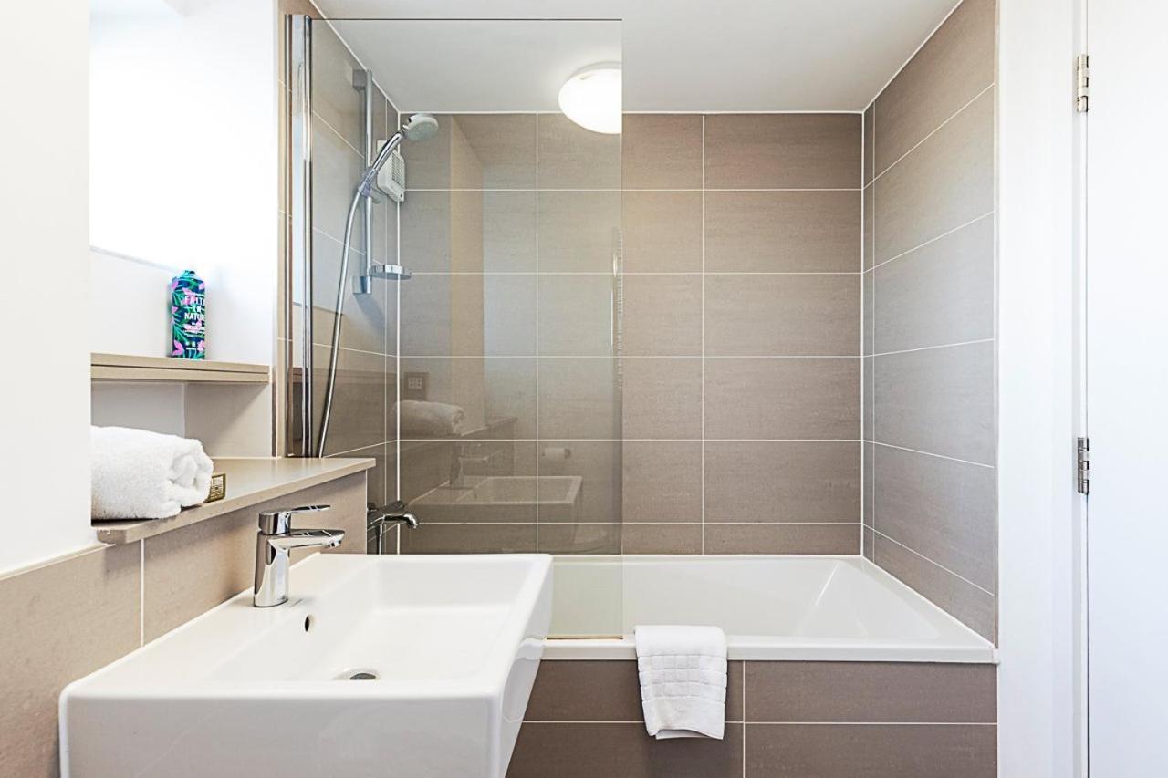 Apartment Stylish 2bedroom With Balcony London