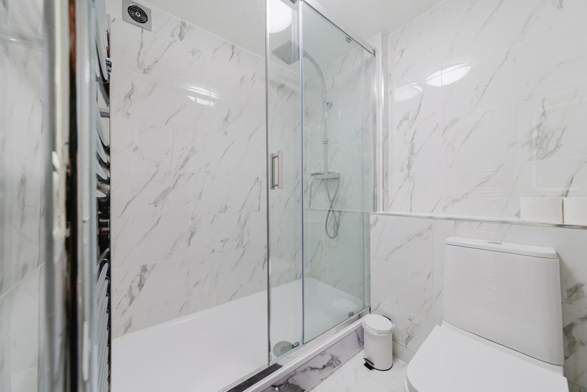 Hyde Park,2 Bedrooms 2bathrooms, Perfect For Families! Apartment *