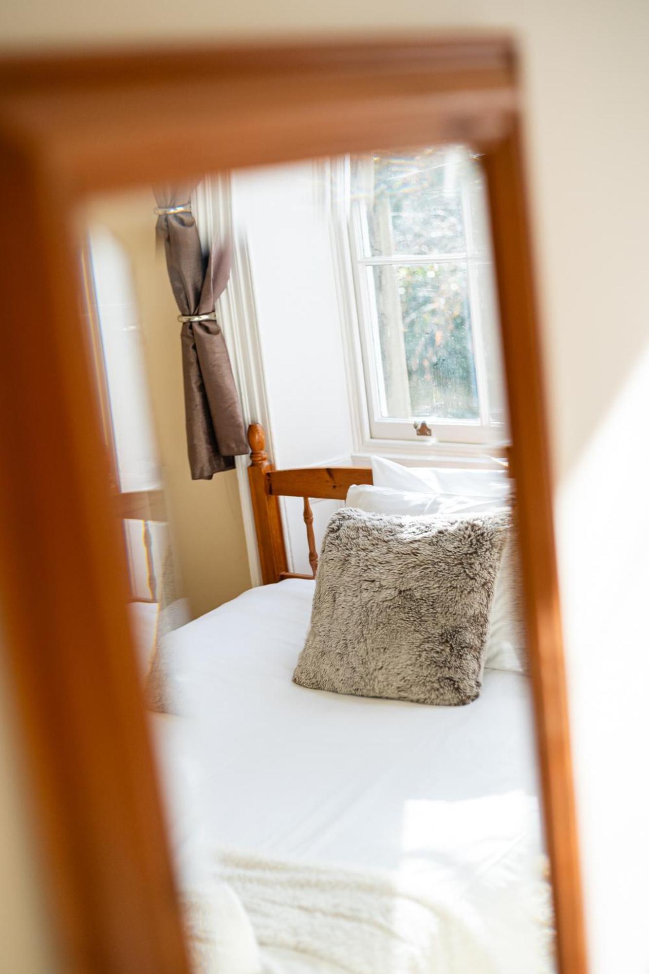 Stylish 2bed Steps From Iconic Waterloo! Apartment