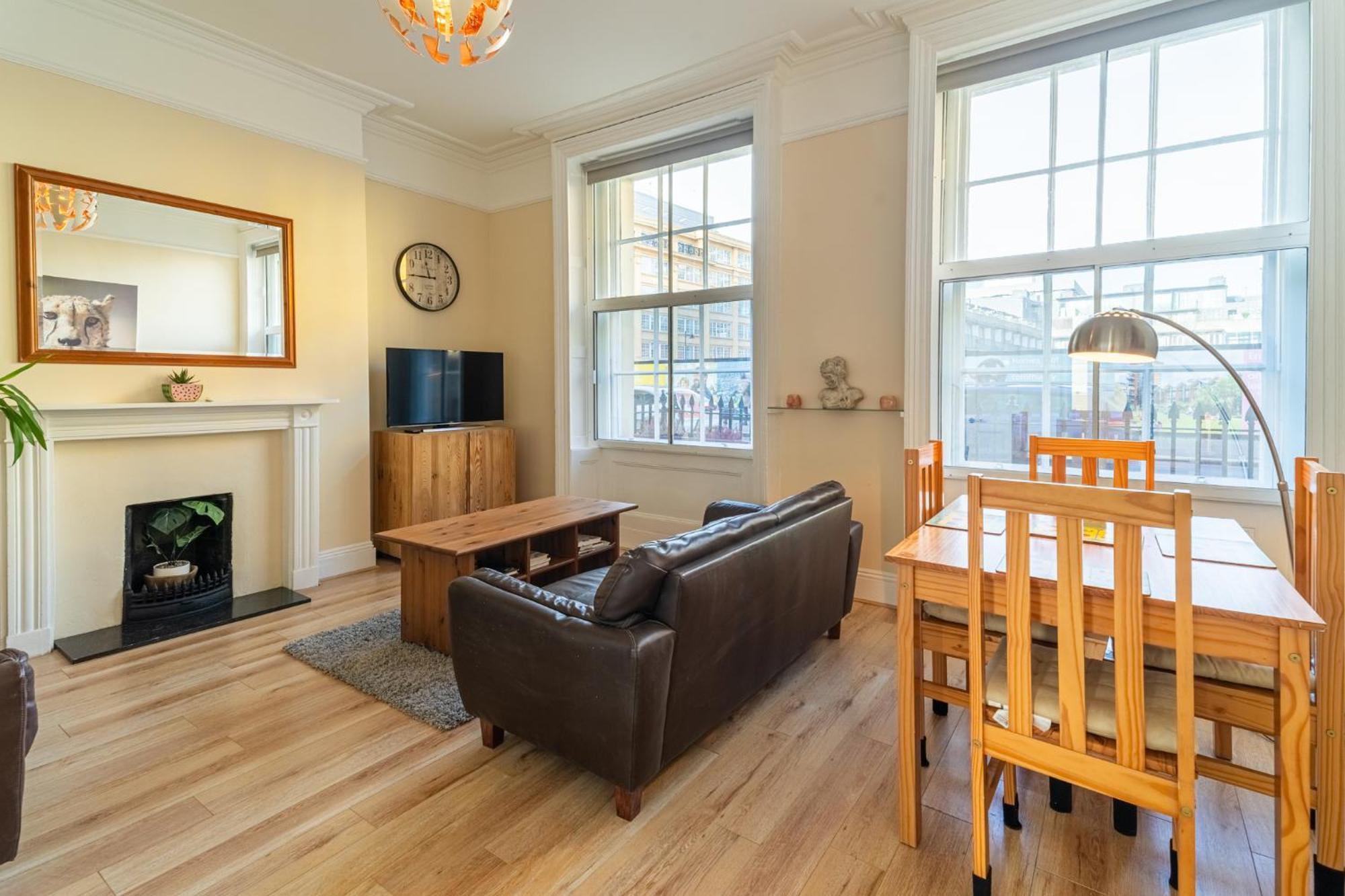 Stylish 2bed Steps From Iconic Waterloo! *