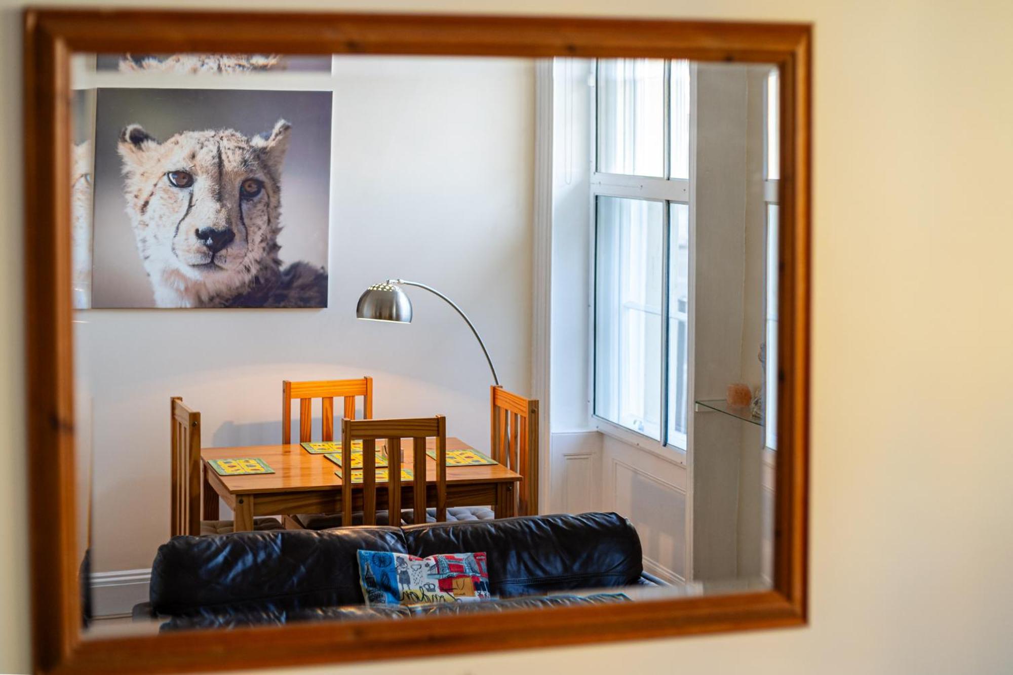 Stylish 2bed Steps From Iconic Waterloo!