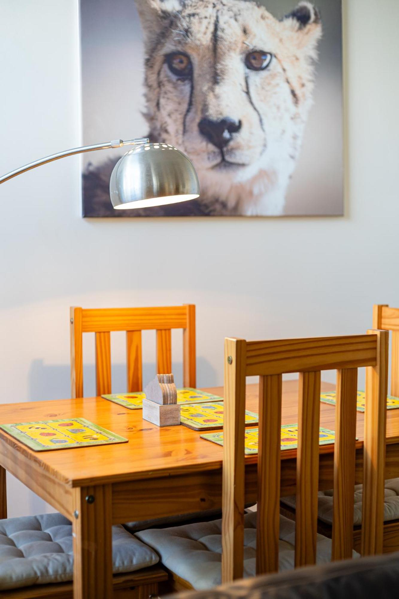 Stylish 2bed Steps From Iconic Waterloo!