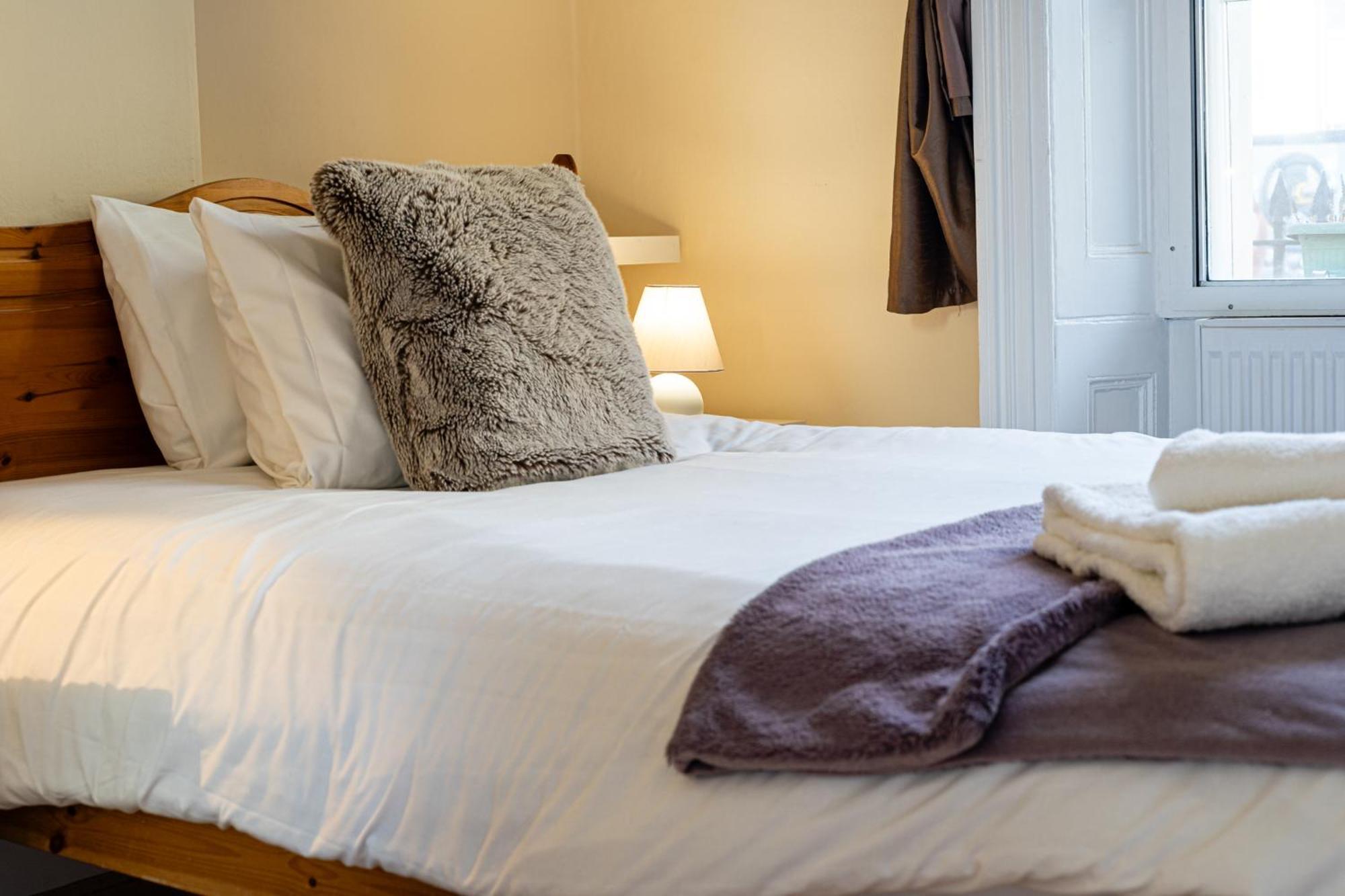 Stylish 2bed Steps From Iconic Waterloo! Apartment