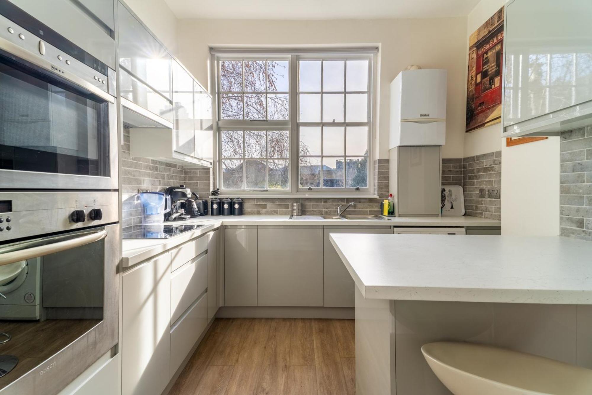 Stylish 2bed Steps From Iconic Waterloo! Apartment *